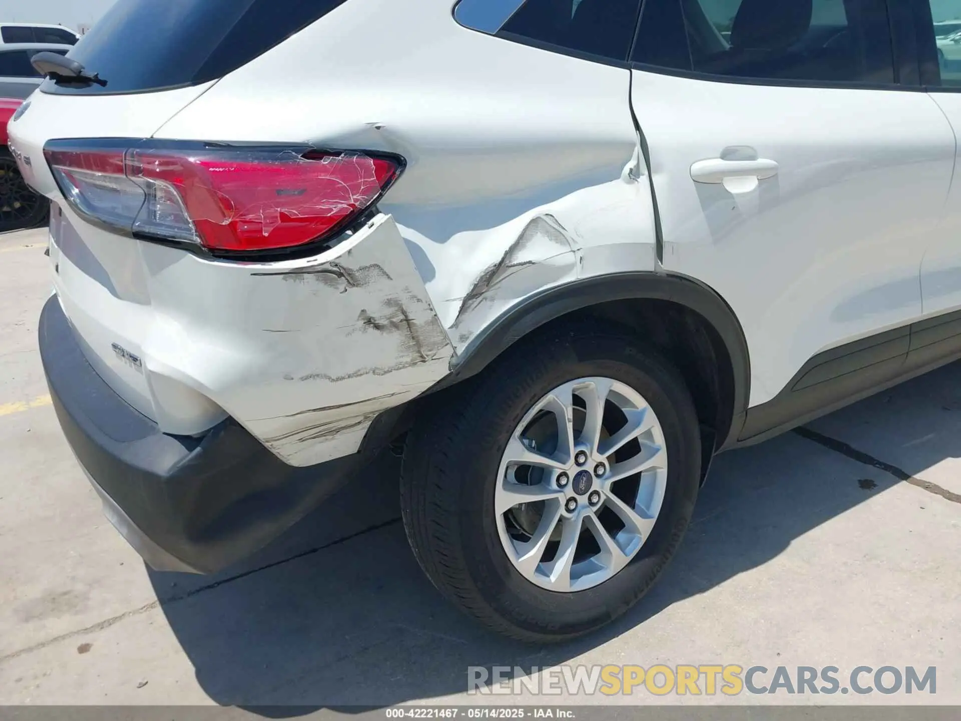 6 Photograph of a damaged car 1FMCU9G60NUC01957 FORD ESCAPE 2022
