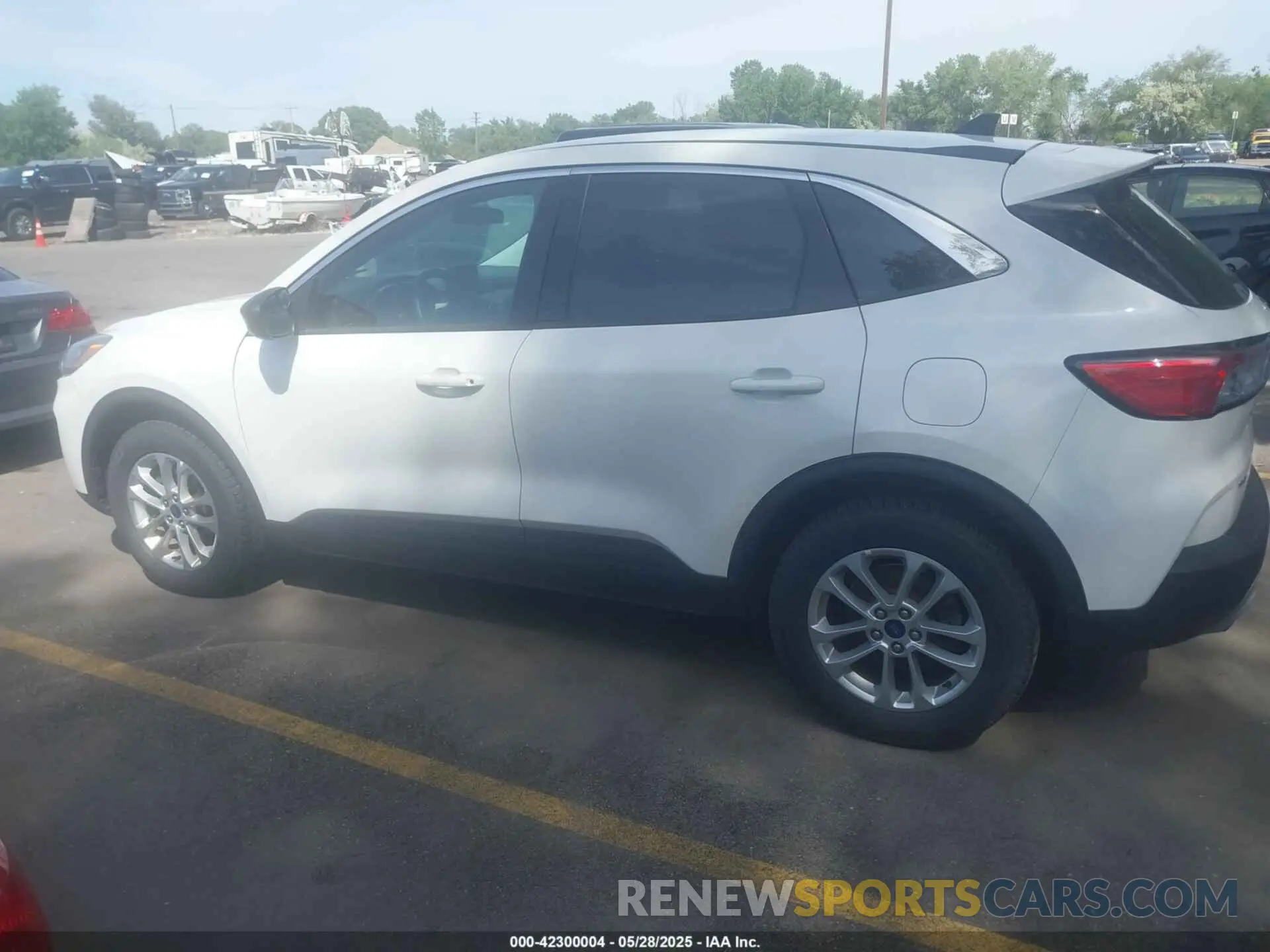 14 Photograph of a damaged car 1FMCU9G61NUA61014 FORD ESCAPE 2022