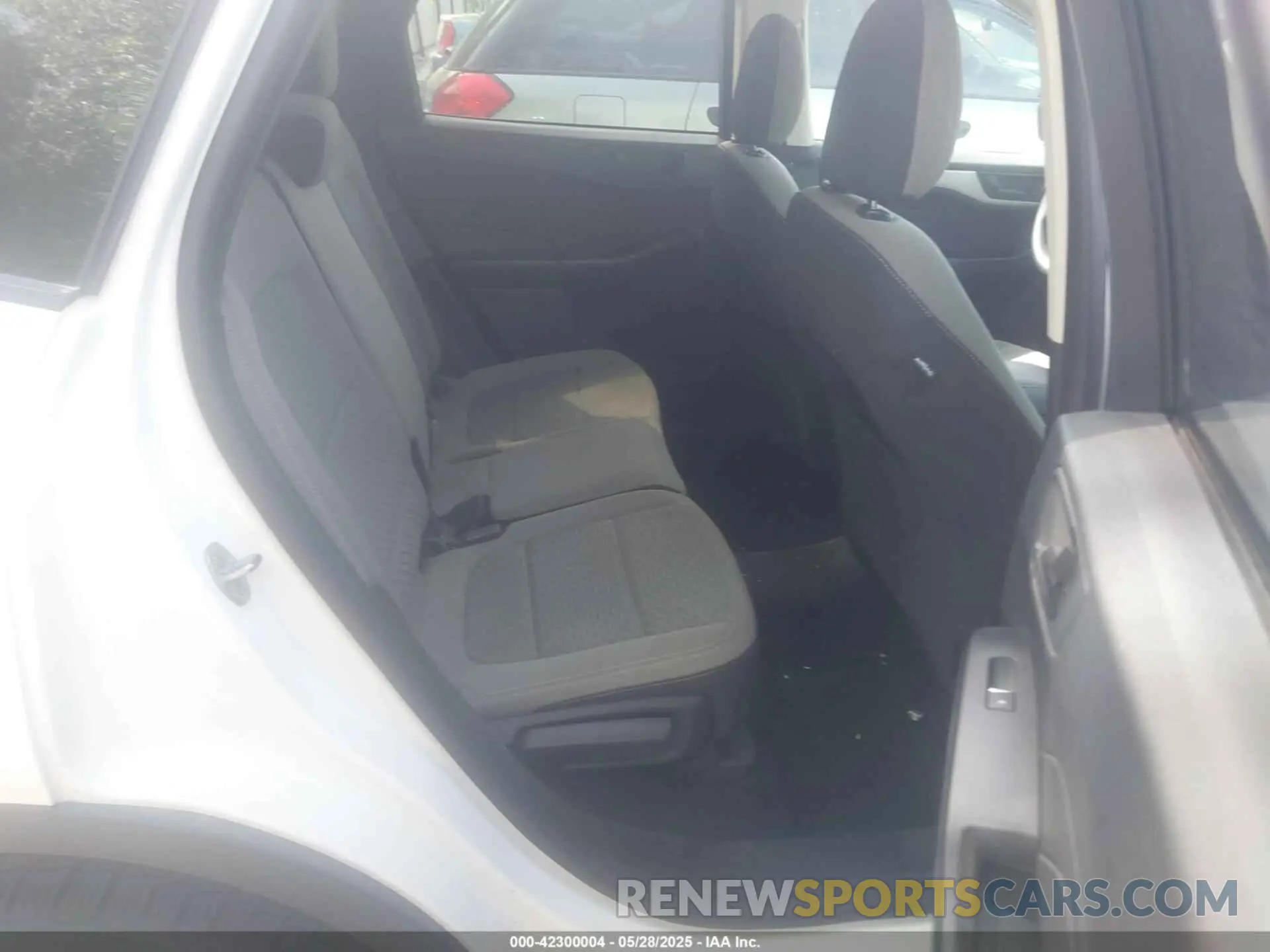 8 Photograph of a damaged car 1FMCU9G61NUA61014 FORD ESCAPE 2022