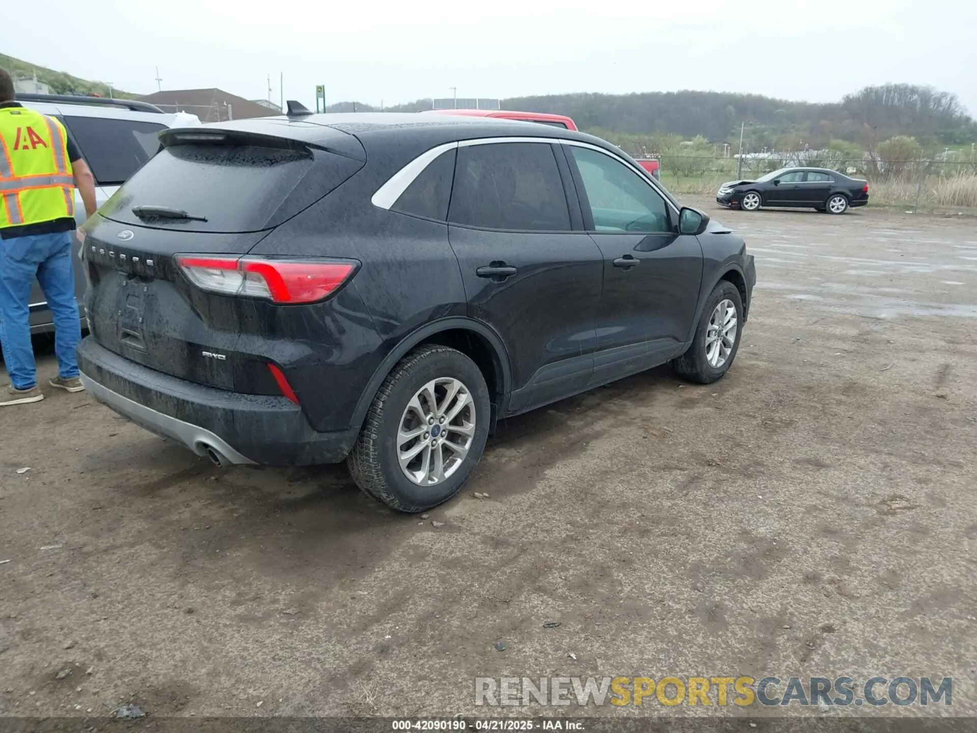 4 Photograph of a damaged car 1FMCU9G61NUA80324 FORD ESCAPE 2022