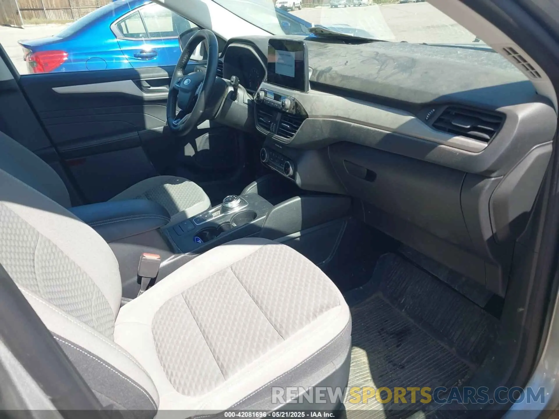 5 Photograph of a damaged car 1FMCU9G61NUA83904 FORD ESCAPE 2022