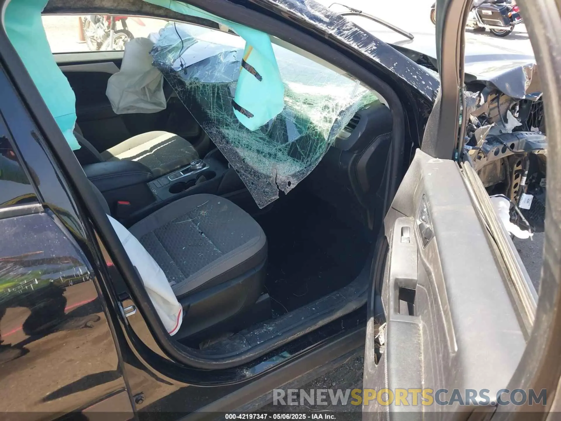 5 Photograph of a damaged car 1FMCU9G61NUA84261 FORD ESCAPE 2022
