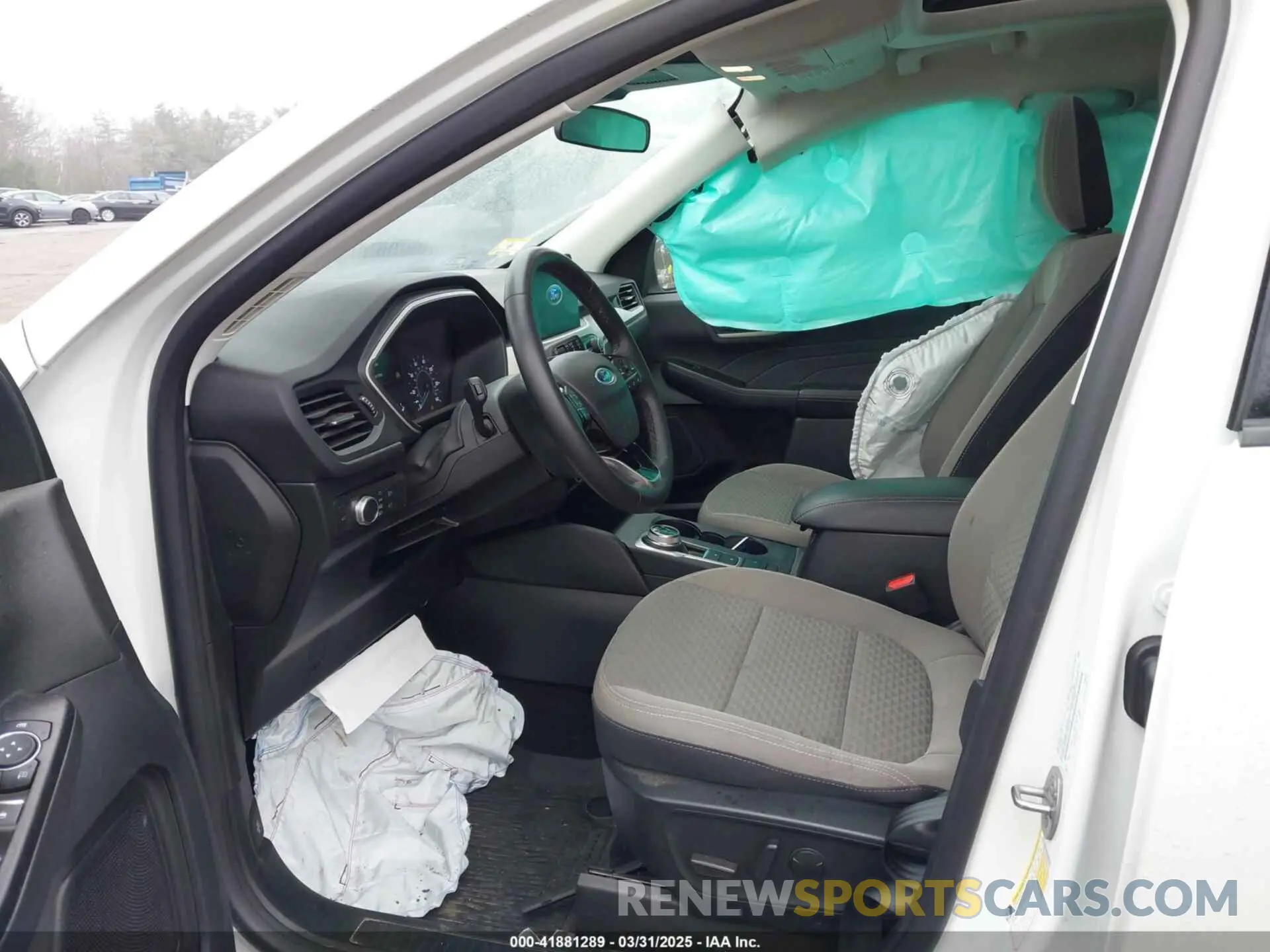 5 Photograph of a damaged car 1FMCU9G61NUB07019 FORD ESCAPE 2022