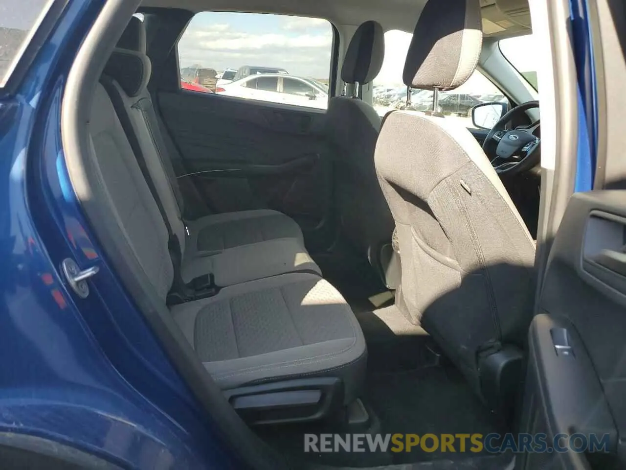 10 Photograph of a damaged car 1FMCU9G61NUB22605 FORD ESCAPE 2022