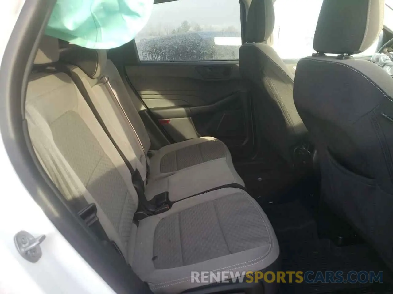 11 Photograph of a damaged car 1FMCU9G61NUB60822 FORD ESCAPE 2022