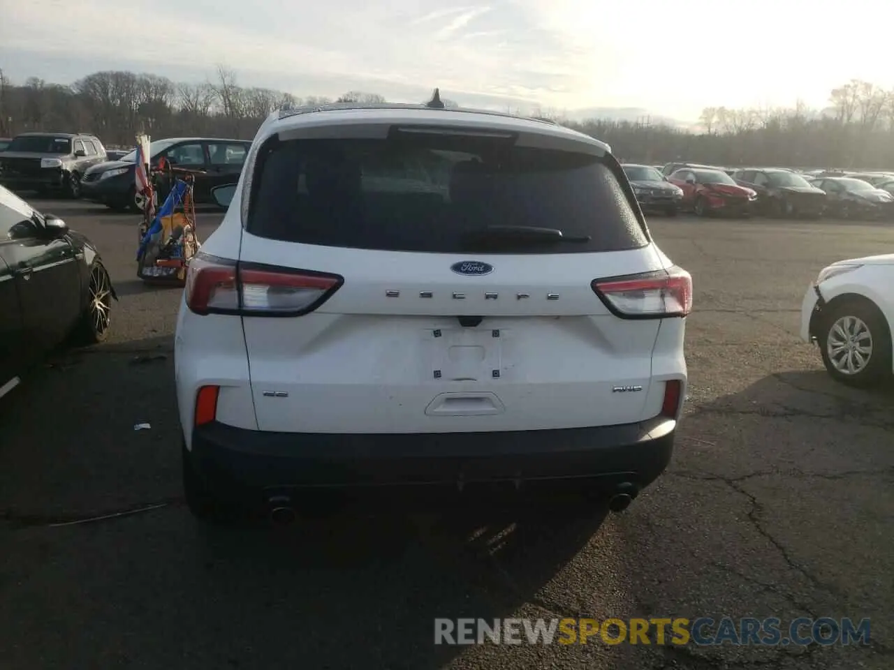 6 Photograph of a damaged car 1FMCU9G61NUB60822 FORD ESCAPE 2022