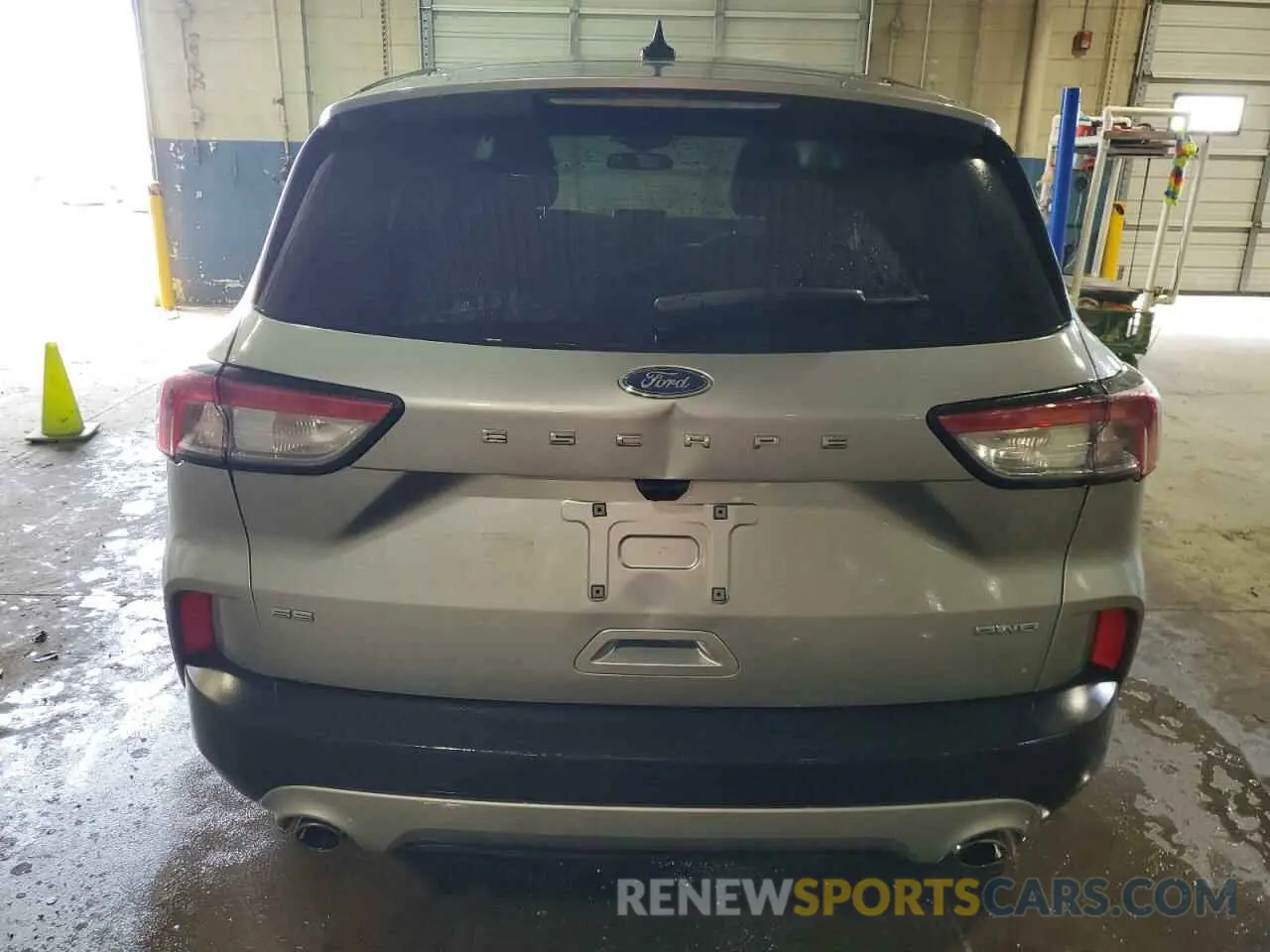 6 Photograph of a damaged car 1FMCU9G61NUB83498 FORD ESCAPE 2022