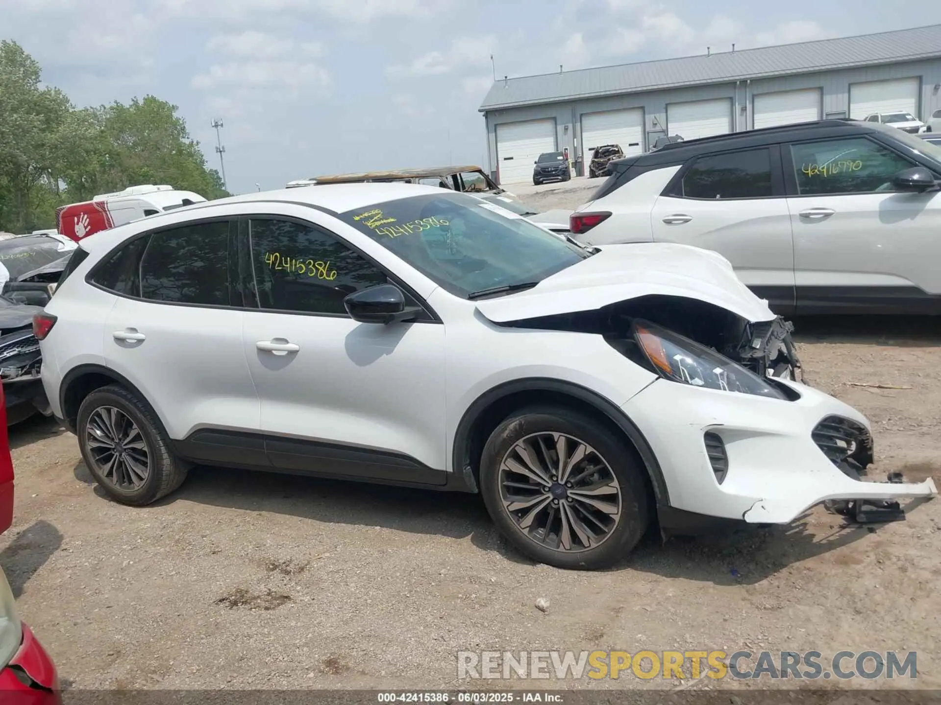 13 Photograph of a damaged car 1FMCU9G62NUA34405 FORD ESCAPE 2022