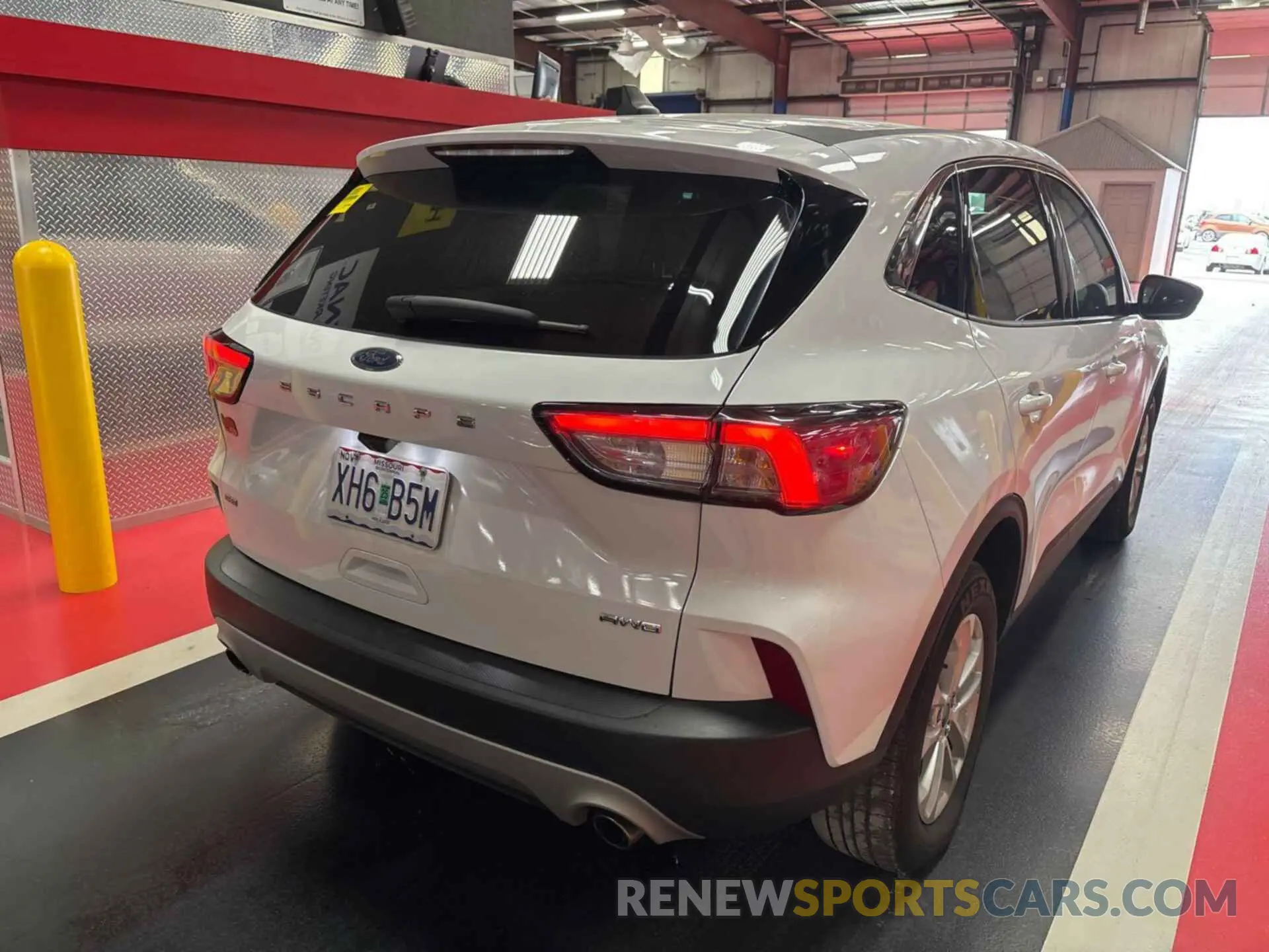 2 Photograph of a damaged car 1FMCU9G62NUA68005 FORD ESCAPE 2022