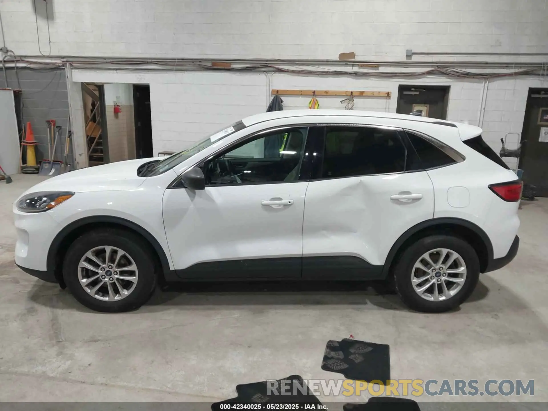 14 Photograph of a damaged car 1FMCU9G62NUA68425 FORD ESCAPE 2022