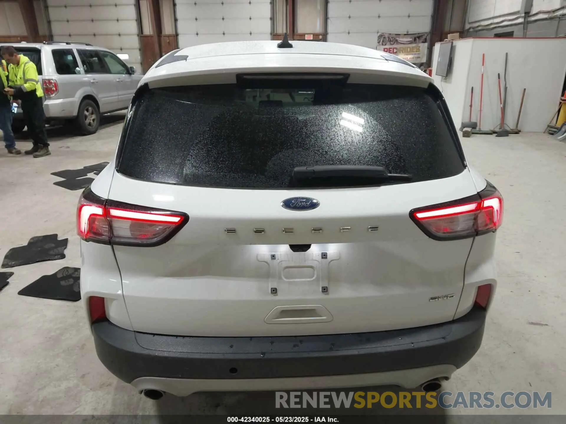 16 Photograph of a damaged car 1FMCU9G62NUA68425 FORD ESCAPE 2022