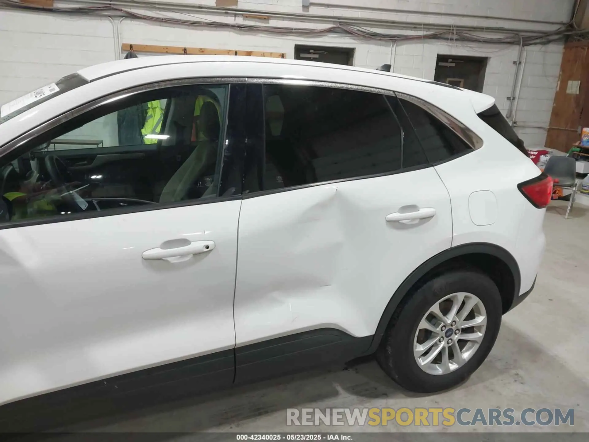 6 Photograph of a damaged car 1FMCU9G62NUA68425 FORD ESCAPE 2022