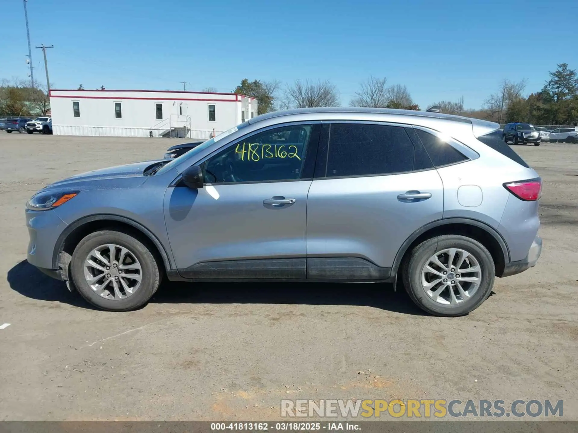 15 Photograph of a damaged car 1FMCU9G62NUA84690 FORD ESCAPE 2022