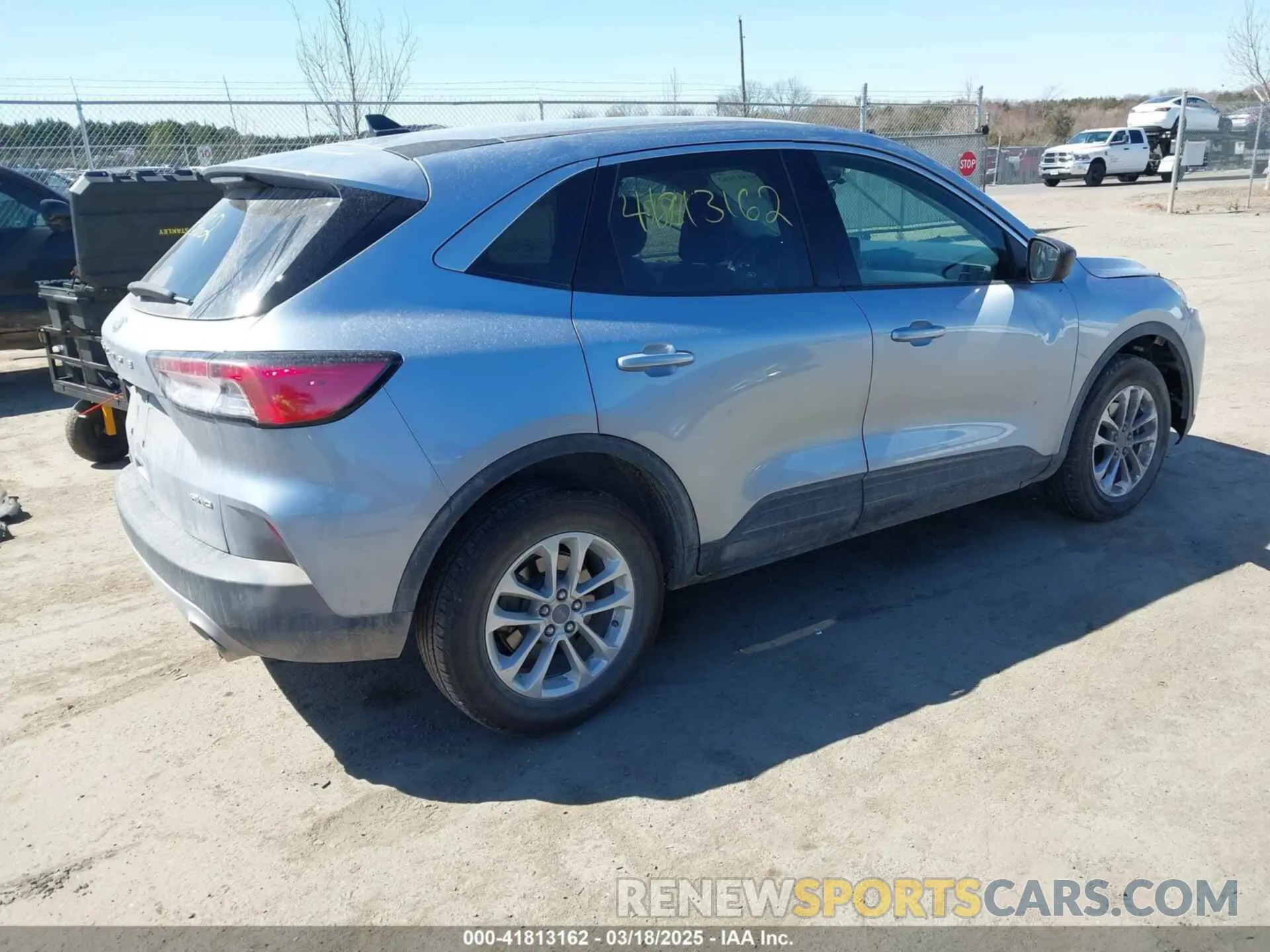 4 Photograph of a damaged car 1FMCU9G62NUA84690 FORD ESCAPE 2022
