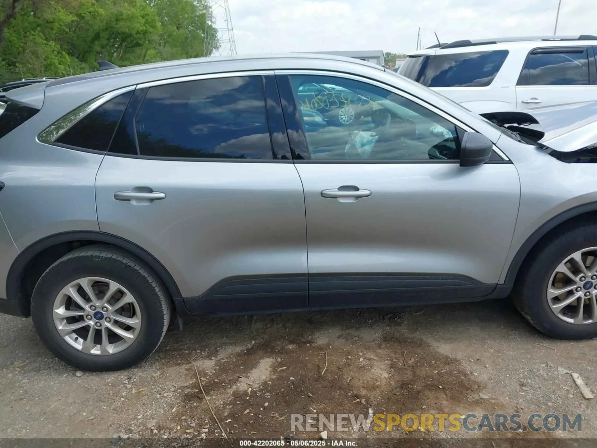 13 Photograph of a damaged car 1FMCU9G62NUB34729 FORD ESCAPE 2022