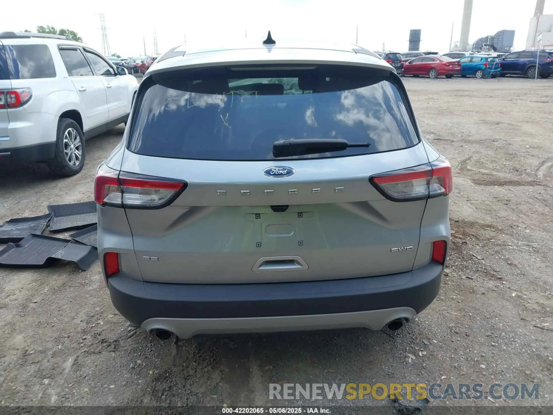 16 Photograph of a damaged car 1FMCU9G62NUB34729 FORD ESCAPE 2022