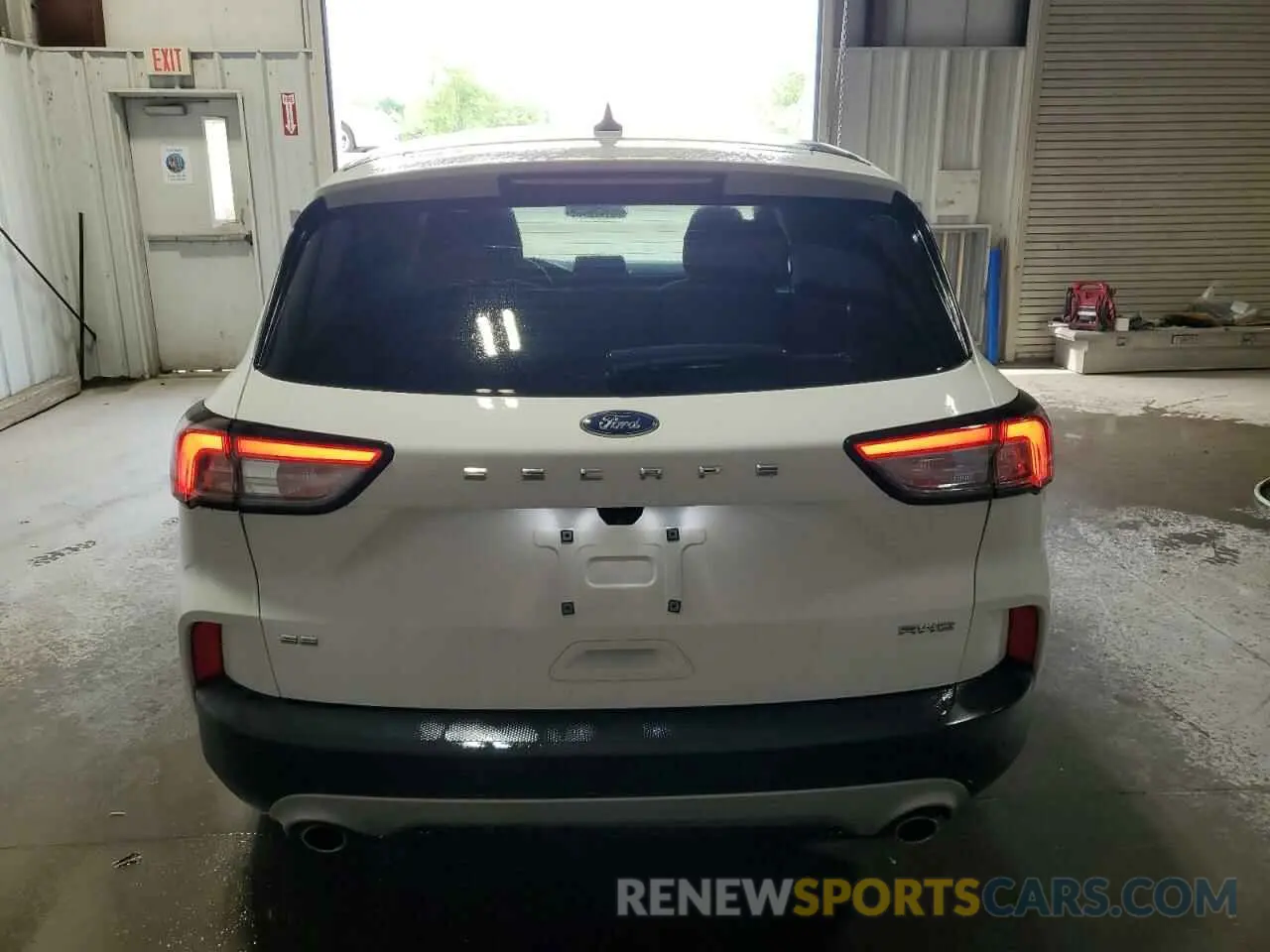 6 Photograph of a damaged car 1FMCU9G62NUB81355 FORD ESCAPE 2022