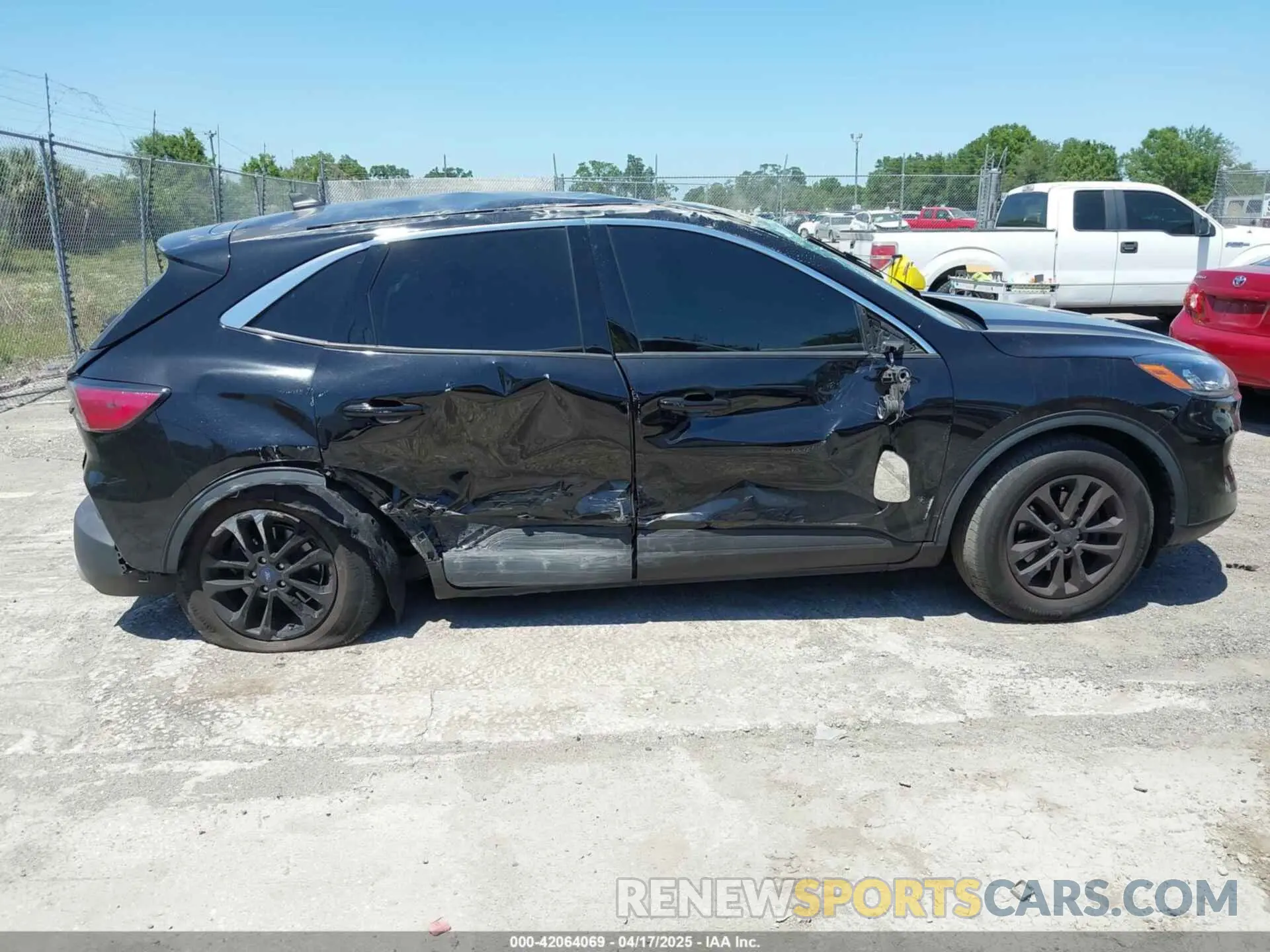 13 Photograph of a damaged car 1FMCU9G63NUB37820 FORD ESCAPE 2022