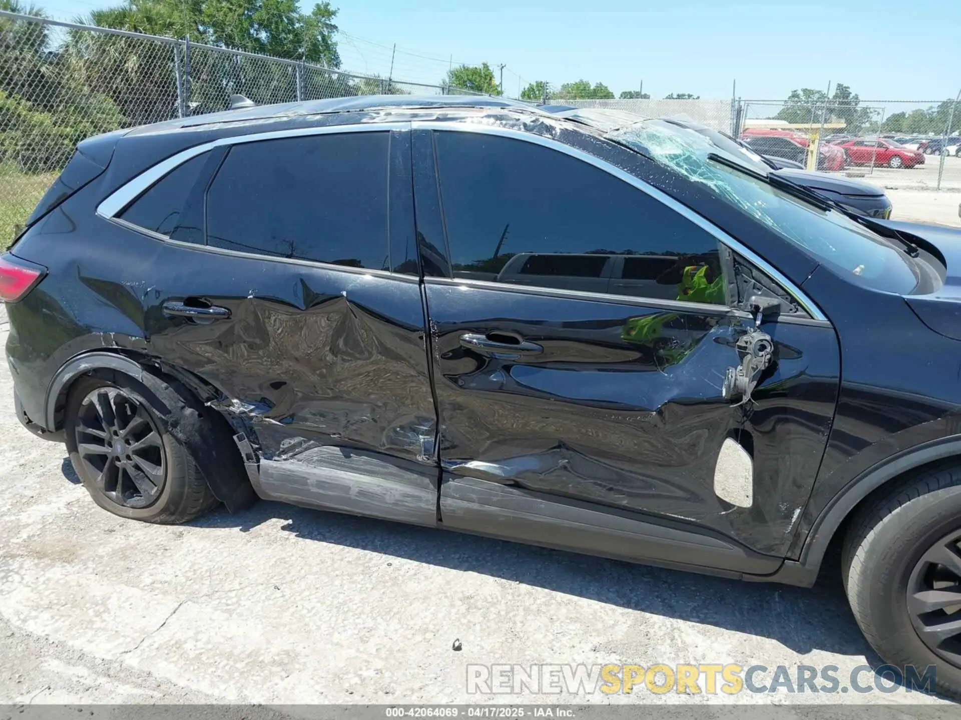 17 Photograph of a damaged car 1FMCU9G63NUB37820 FORD ESCAPE 2022