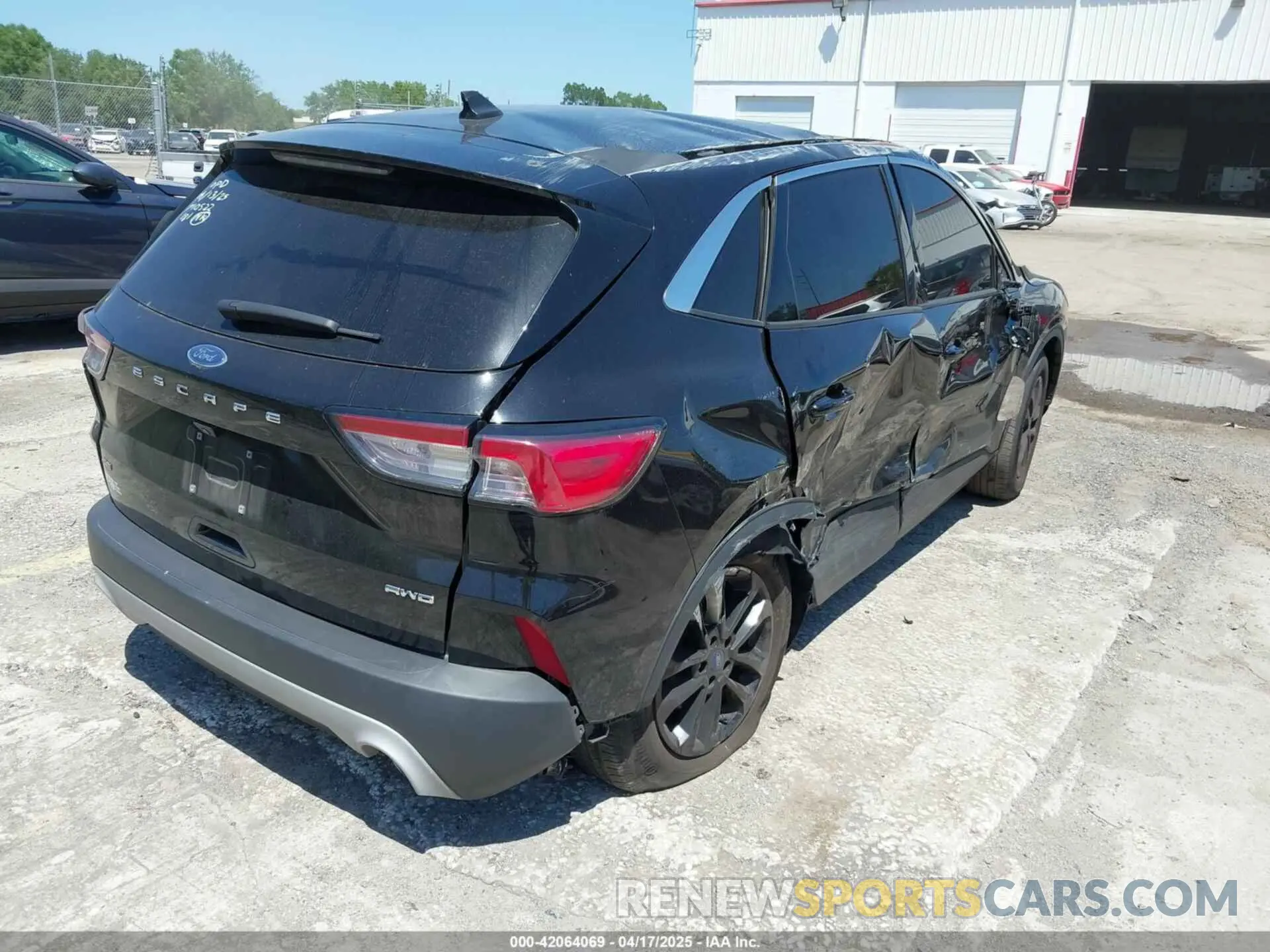 4 Photograph of a damaged car 1FMCU9G63NUB37820 FORD ESCAPE 2022