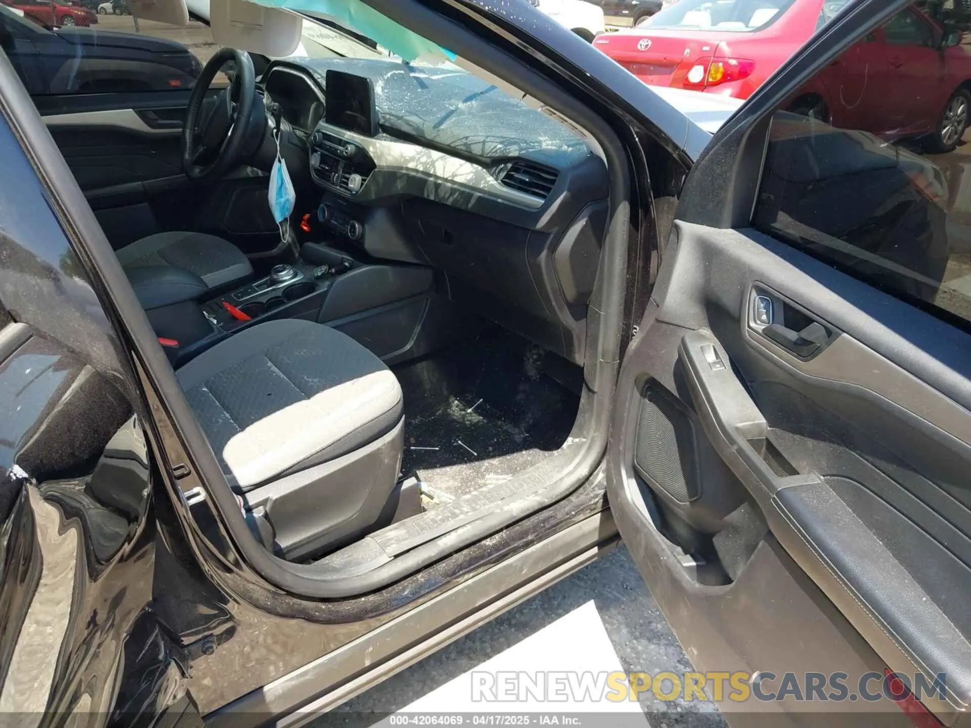 5 Photograph of a damaged car 1FMCU9G63NUB37820 FORD ESCAPE 2022