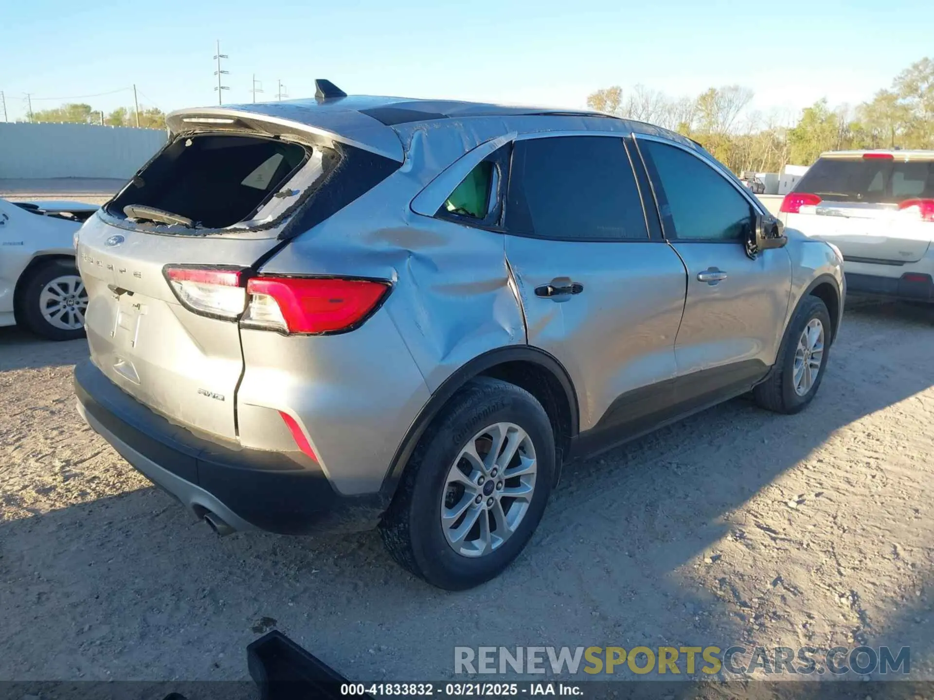 4 Photograph of a damaged car 1FMCU9G63NUC03637 FORD ESCAPE 2022