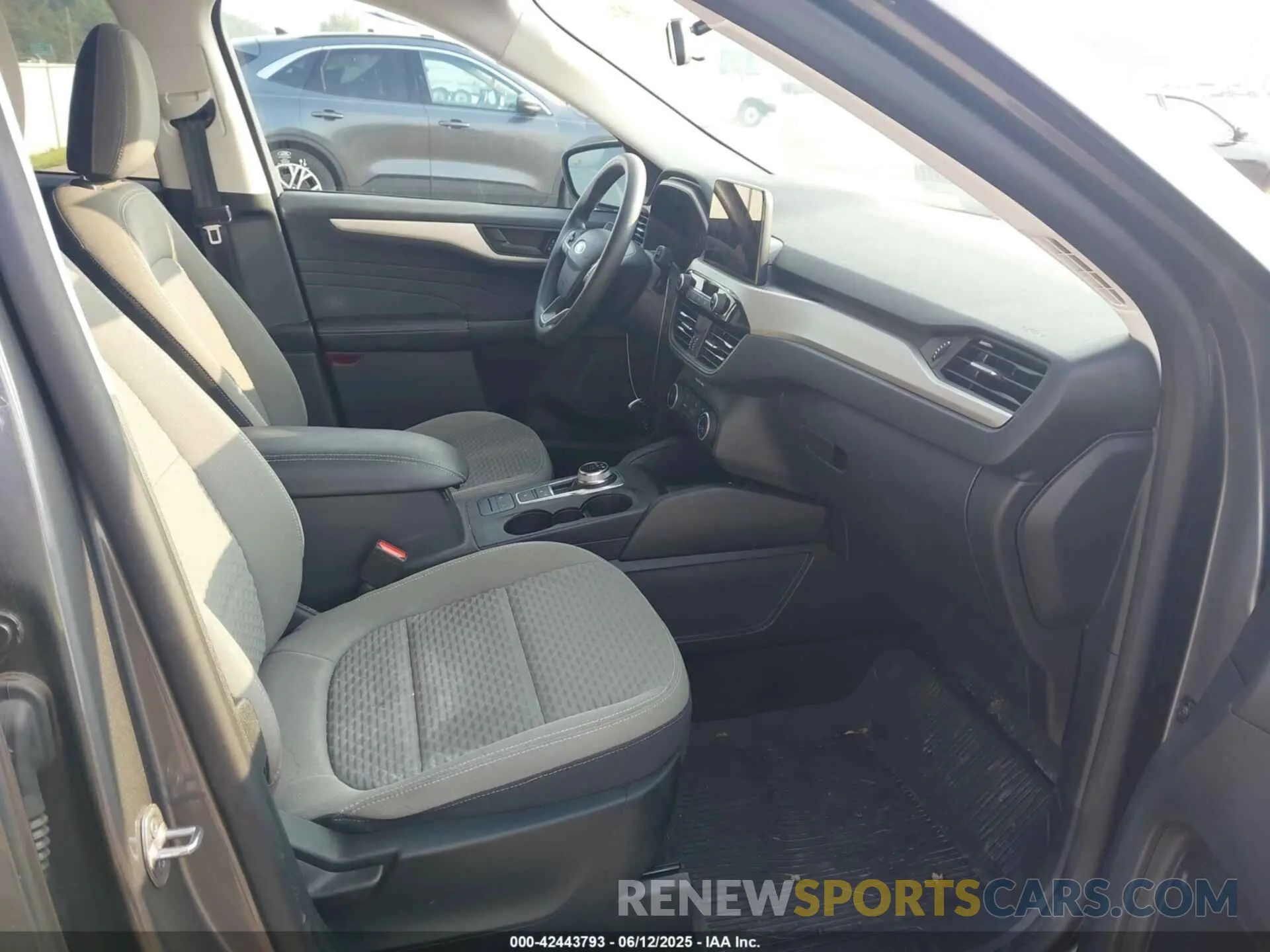 5 Photograph of a damaged car 1FMCU9G64NUA04516 FORD ESCAPE 2022