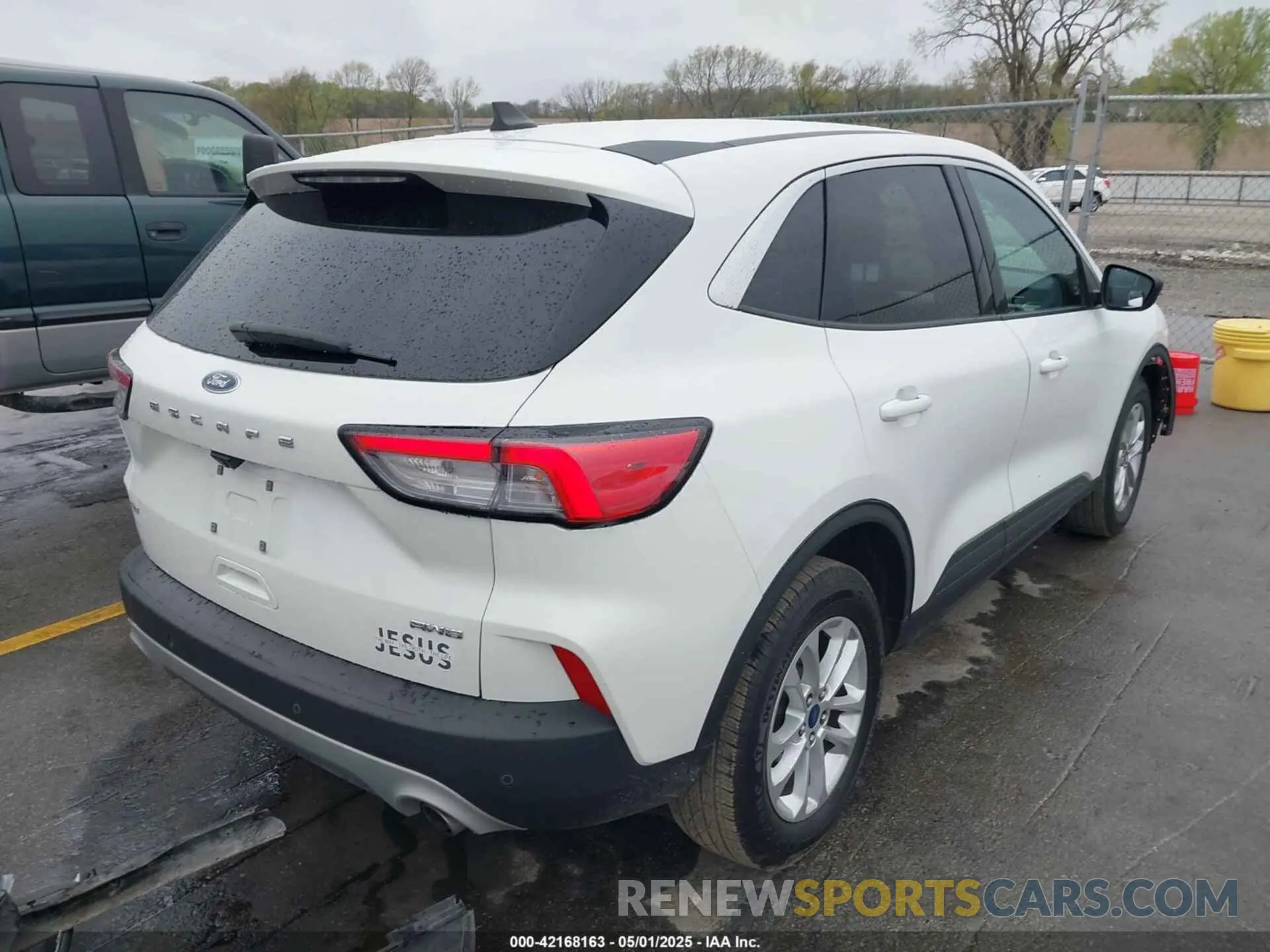 4 Photograph of a damaged car 1FMCU9G64NUA60732 FORD ESCAPE 2022