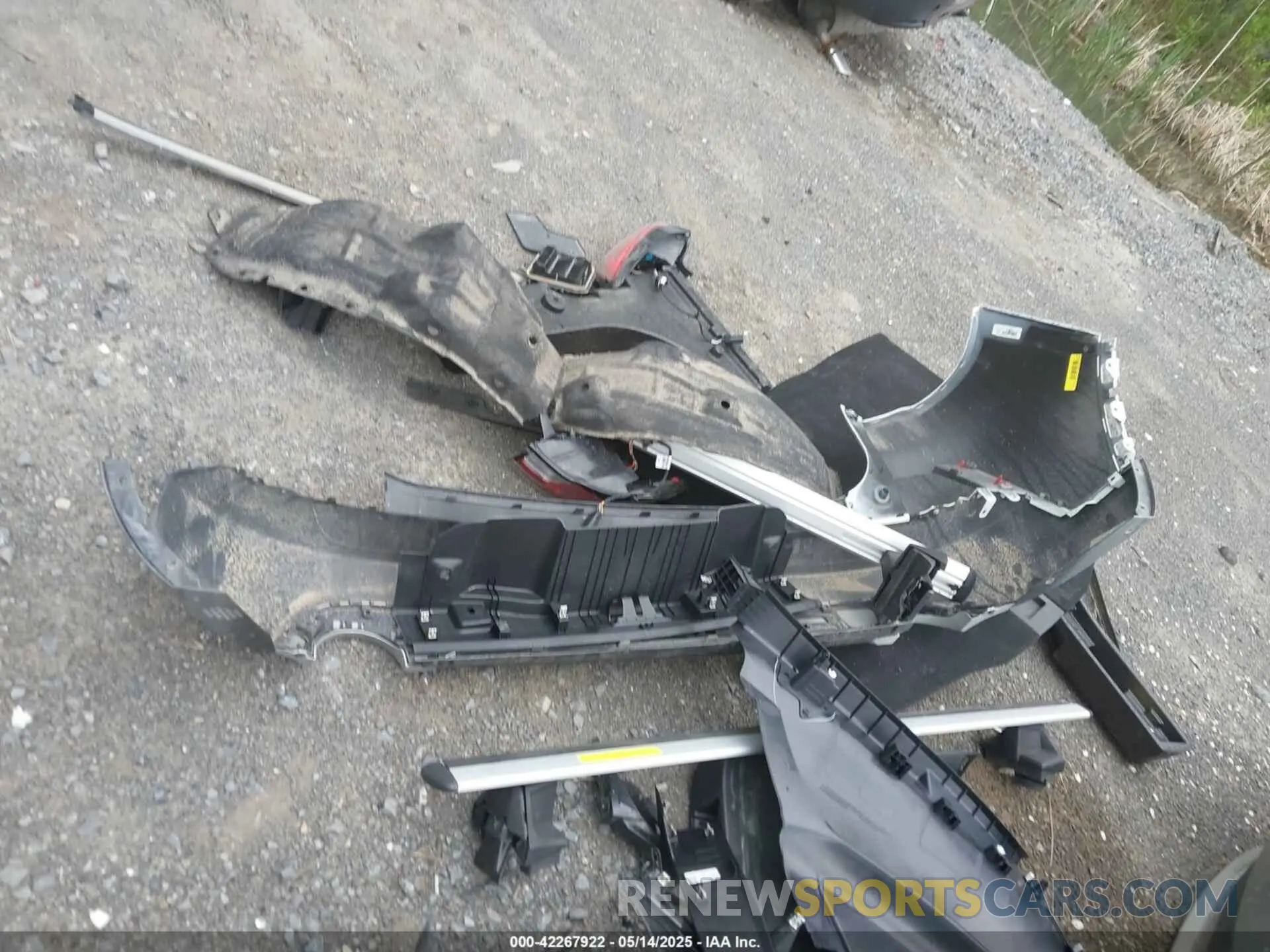 12 Photograph of a damaged car 1FMCU9G64NUB41262 FORD ESCAPE 2022