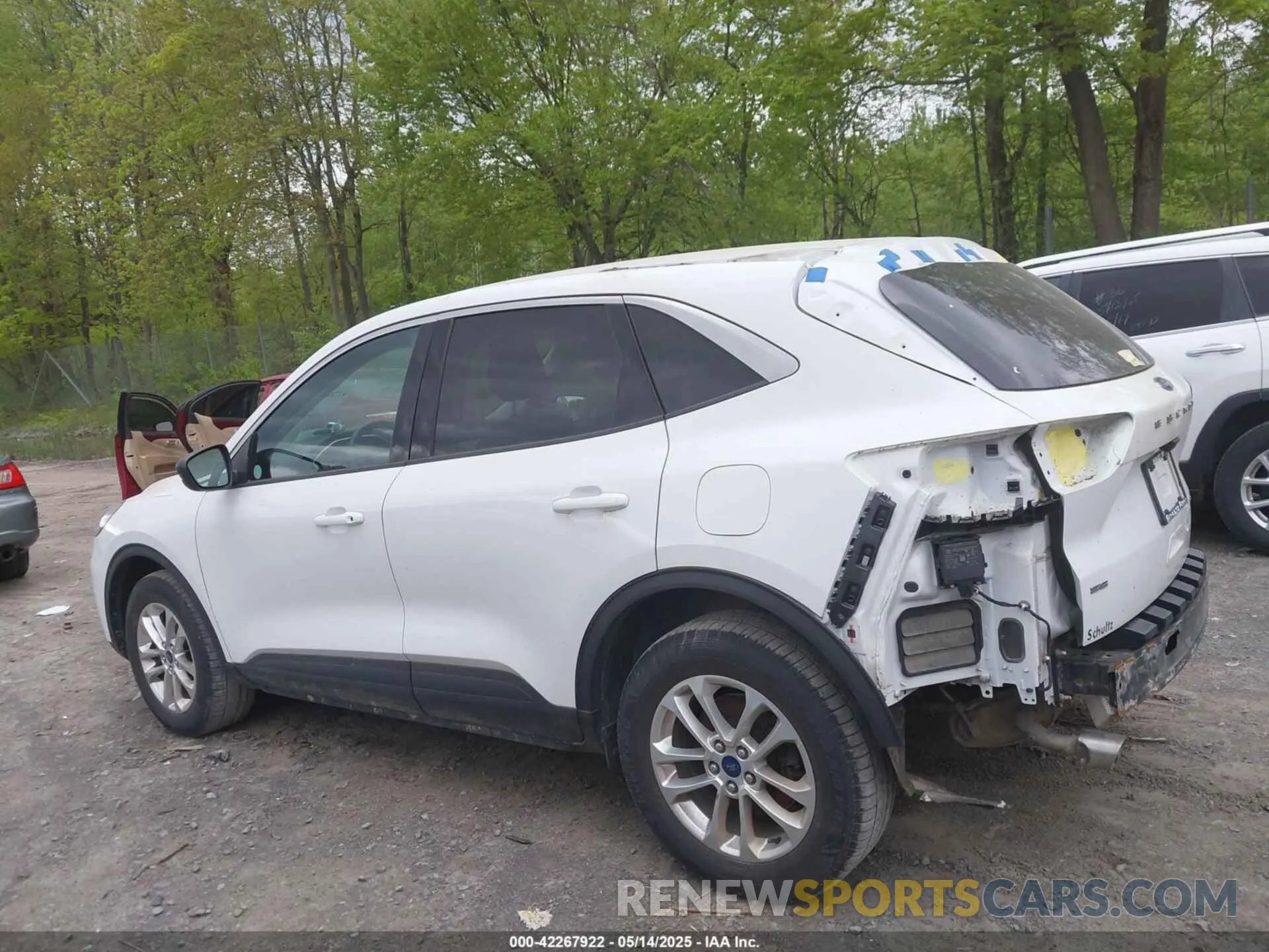 15 Photograph of a damaged car 1FMCU9G64NUB41262 FORD ESCAPE 2022