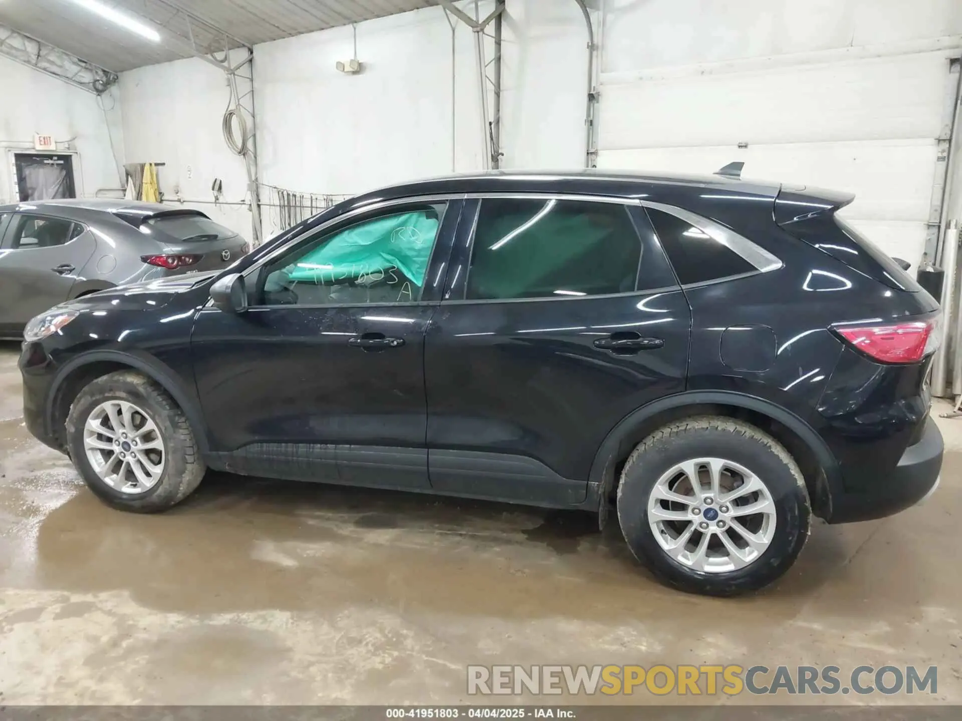 14 Photograph of a damaged car 1FMCU9G65NUA35547 FORD ESCAPE 2022