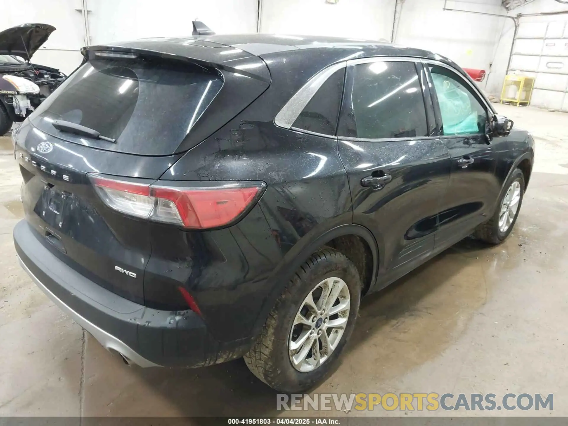 4 Photograph of a damaged car 1FMCU9G65NUA35547 FORD ESCAPE 2022