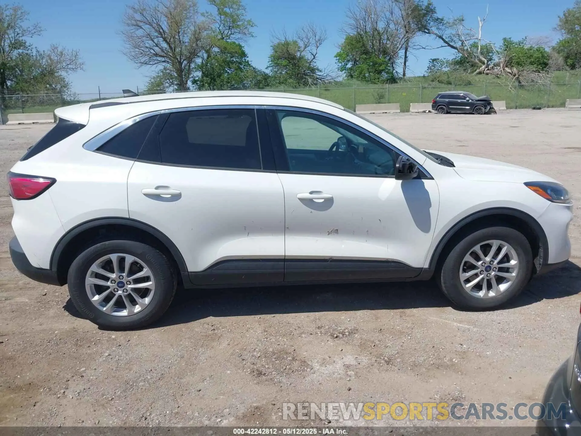 14 Photograph of a damaged car 1FMCU9G65NUA61050 FORD ESCAPE 2022