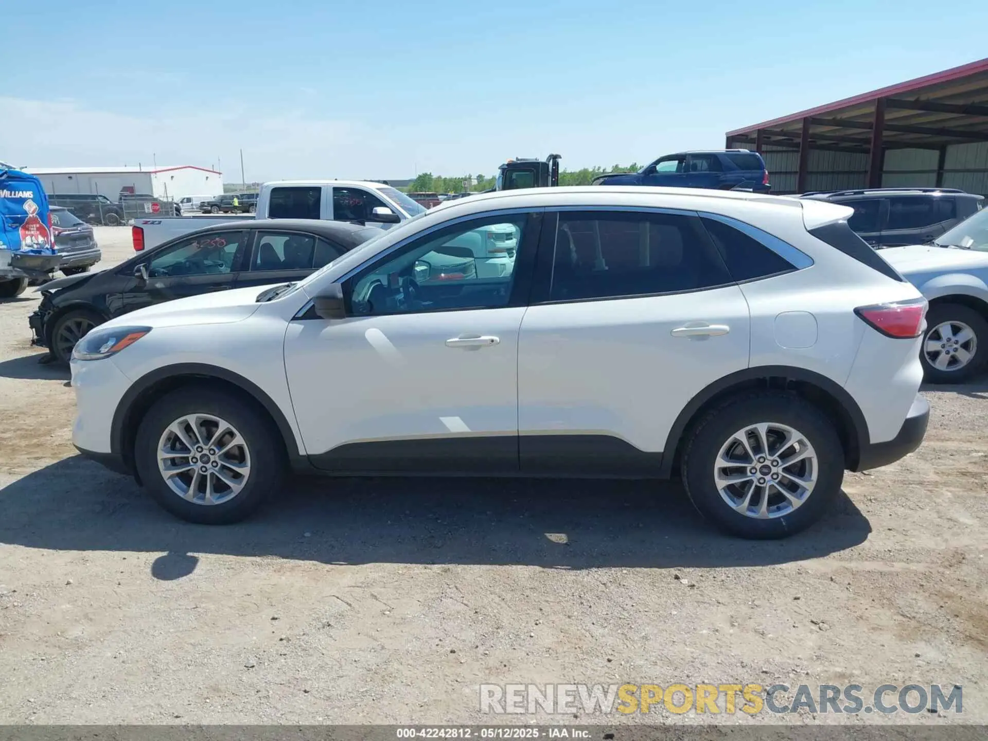 15 Photograph of a damaged car 1FMCU9G65NUA61050 FORD ESCAPE 2022