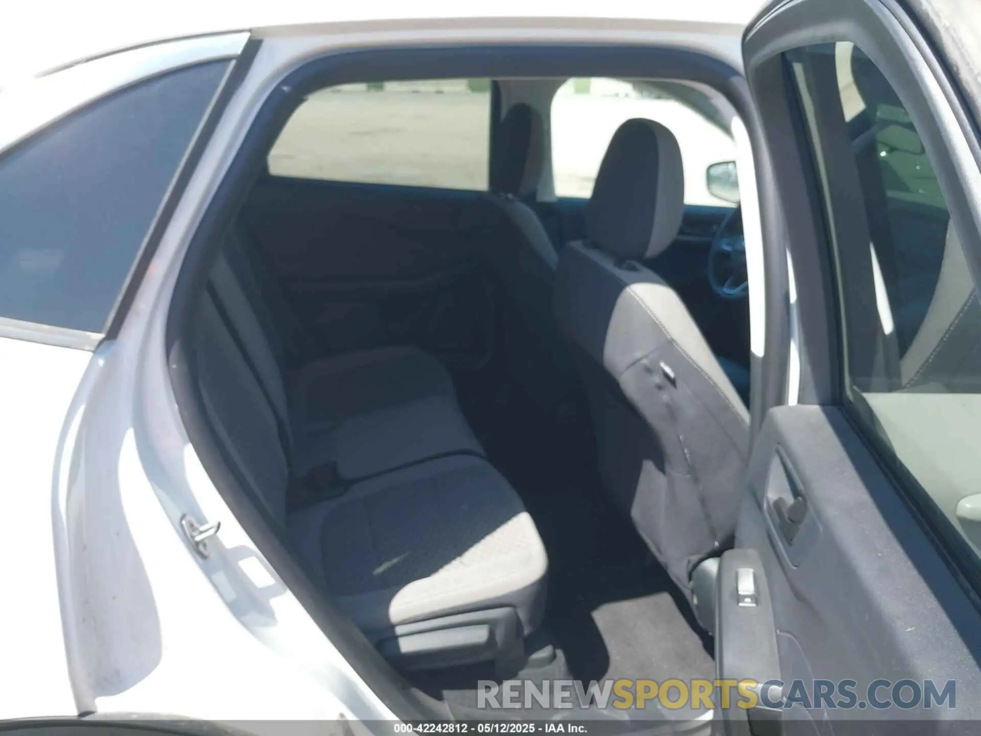 8 Photograph of a damaged car 1FMCU9G65NUA61050 FORD ESCAPE 2022