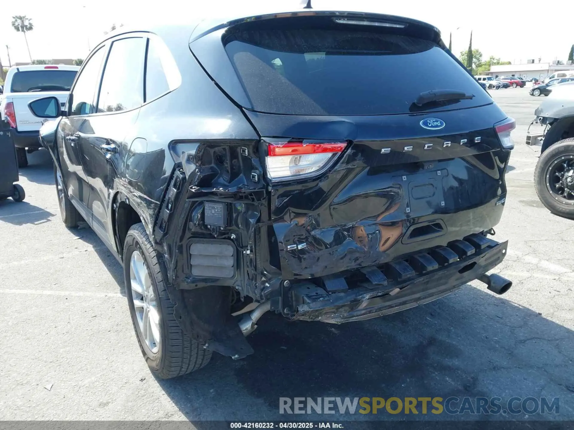 18 Photograph of a damaged car 1FMCU9G65NUA70007 FORD ESCAPE 2022
