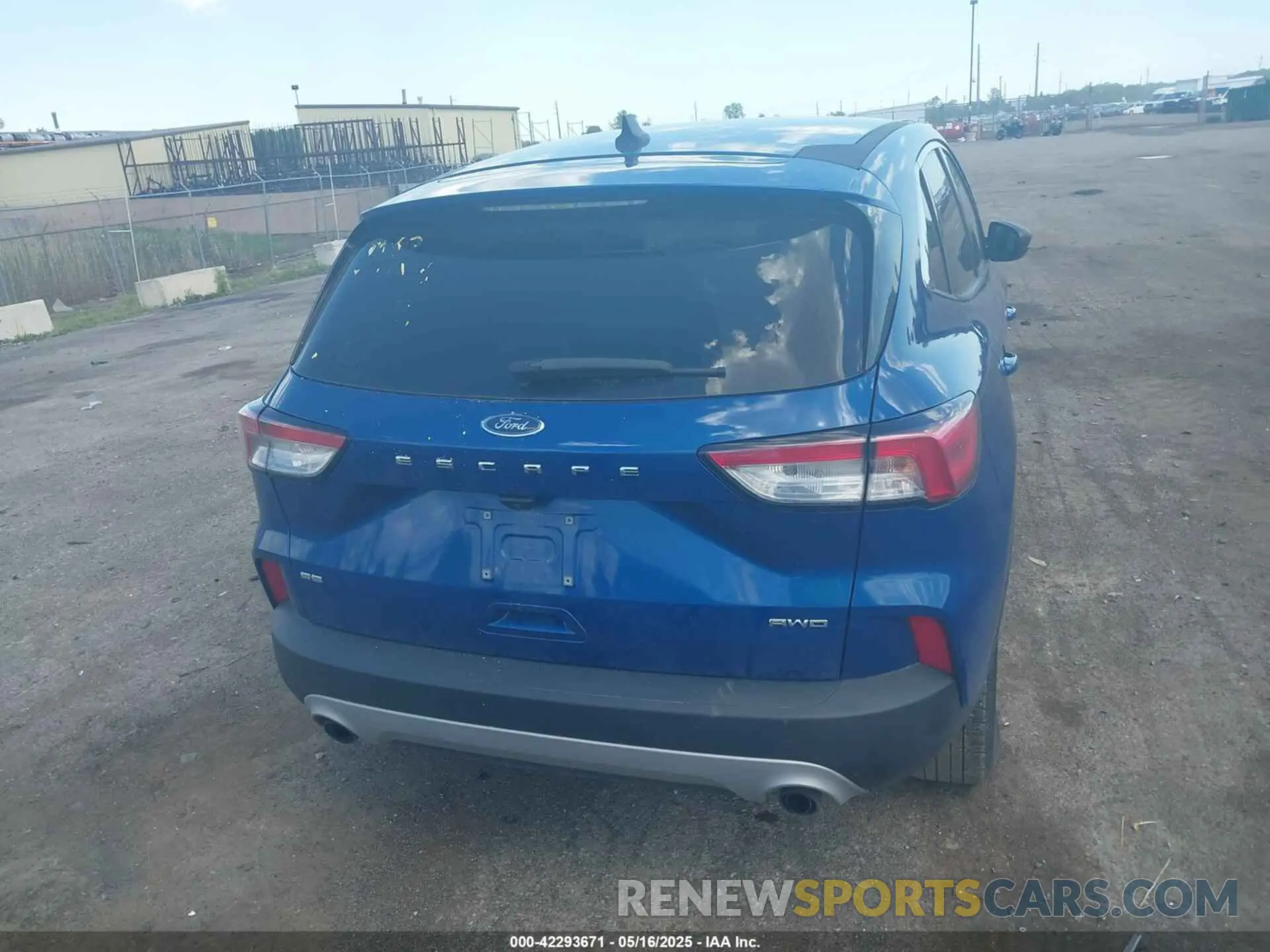 17 Photograph of a damaged car 1FMCU9G65NUA93125 FORD ESCAPE 2022