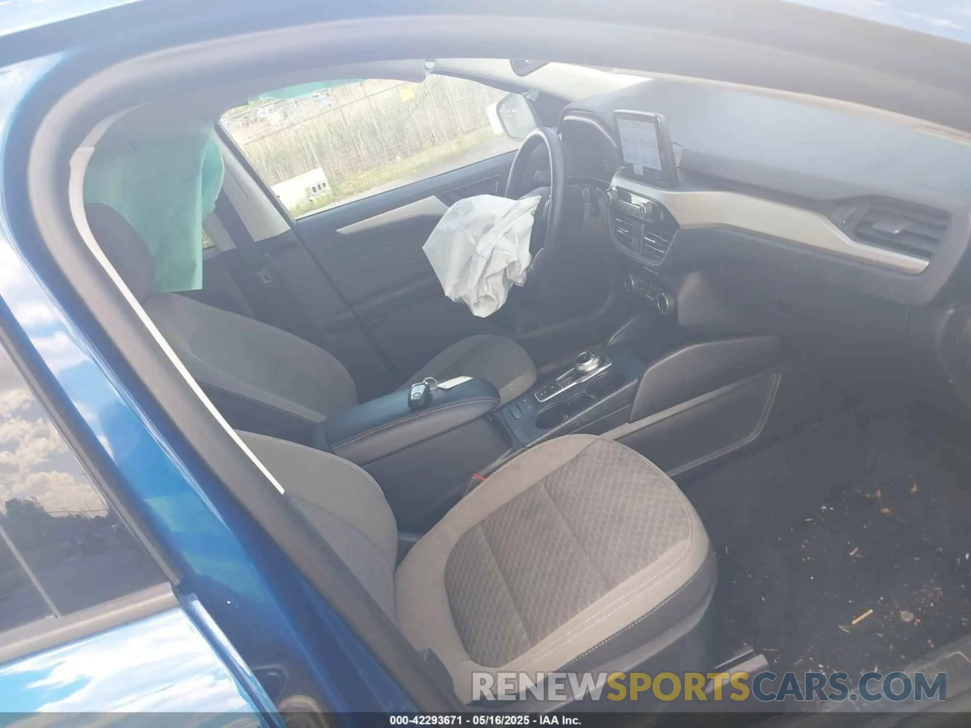 5 Photograph of a damaged car 1FMCU9G65NUA93125 FORD ESCAPE 2022