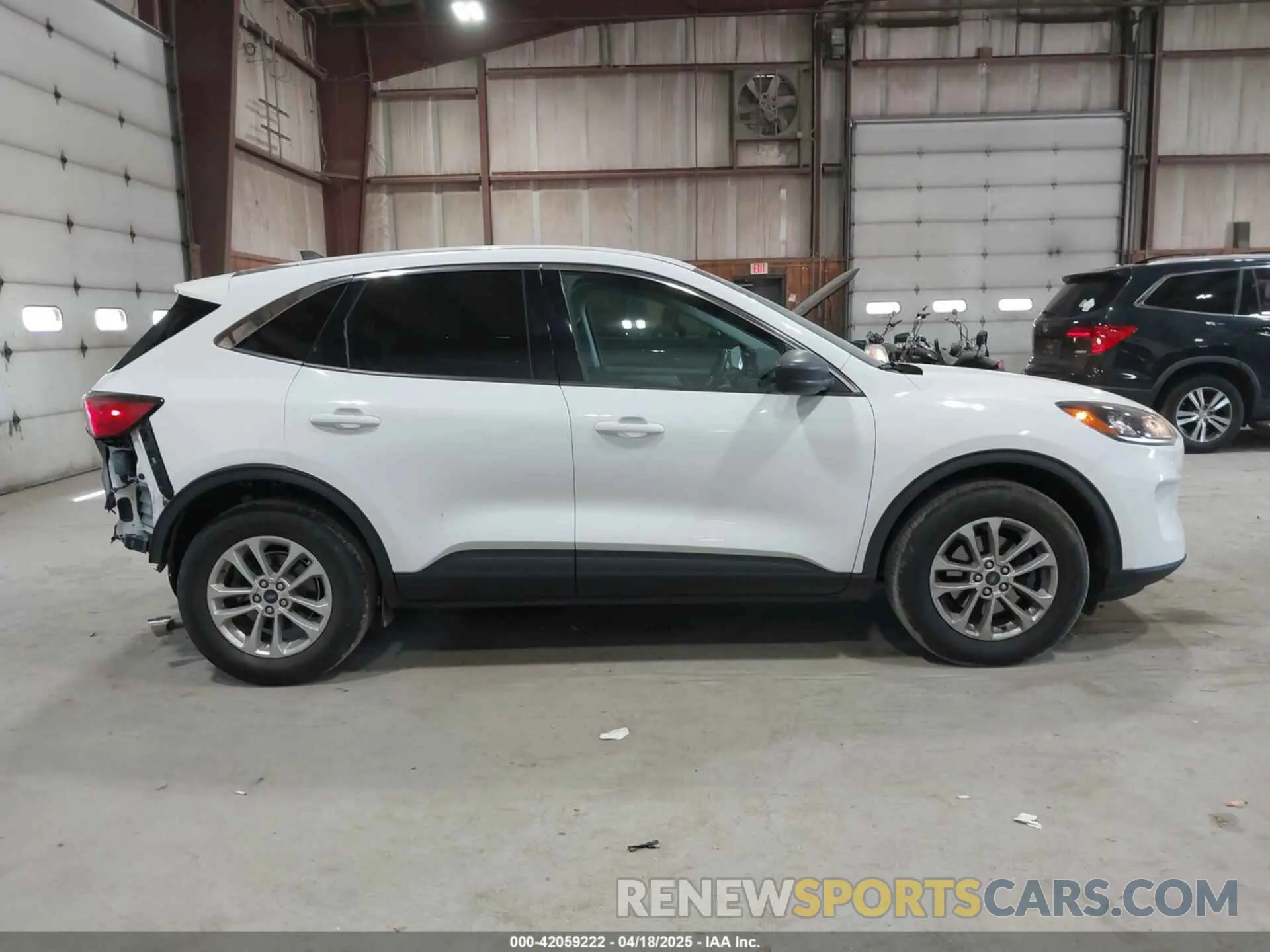 14 Photograph of a damaged car 1FMCU9G65NUB12899 FORD ESCAPE 2022
