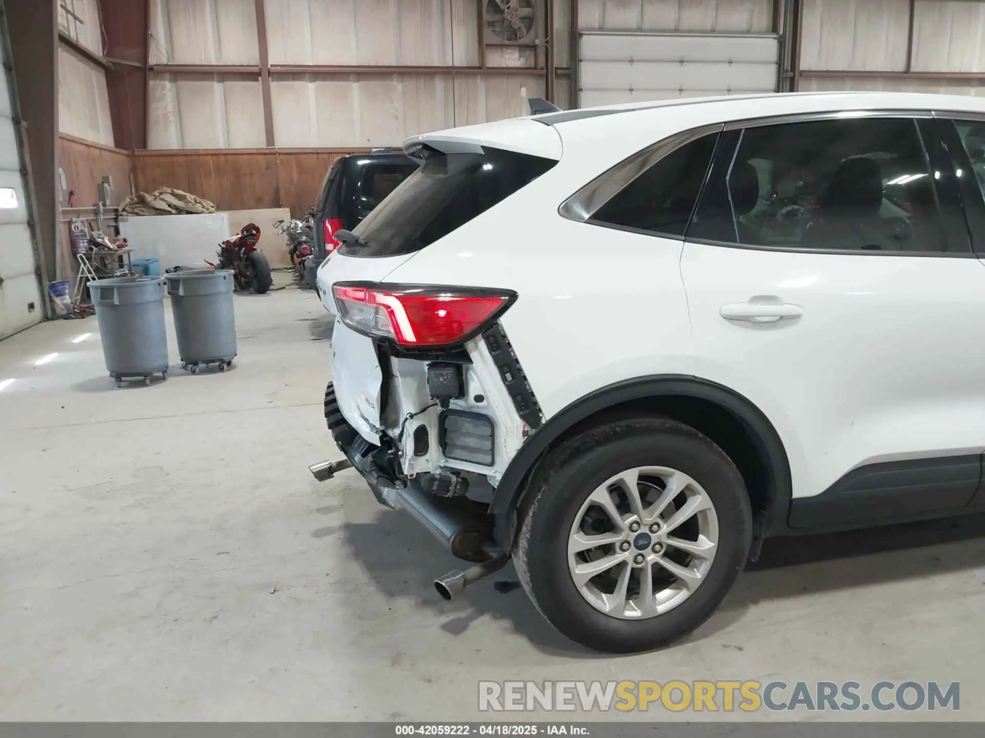 19 Photograph of a damaged car 1FMCU9G65NUB12899 FORD ESCAPE 2022