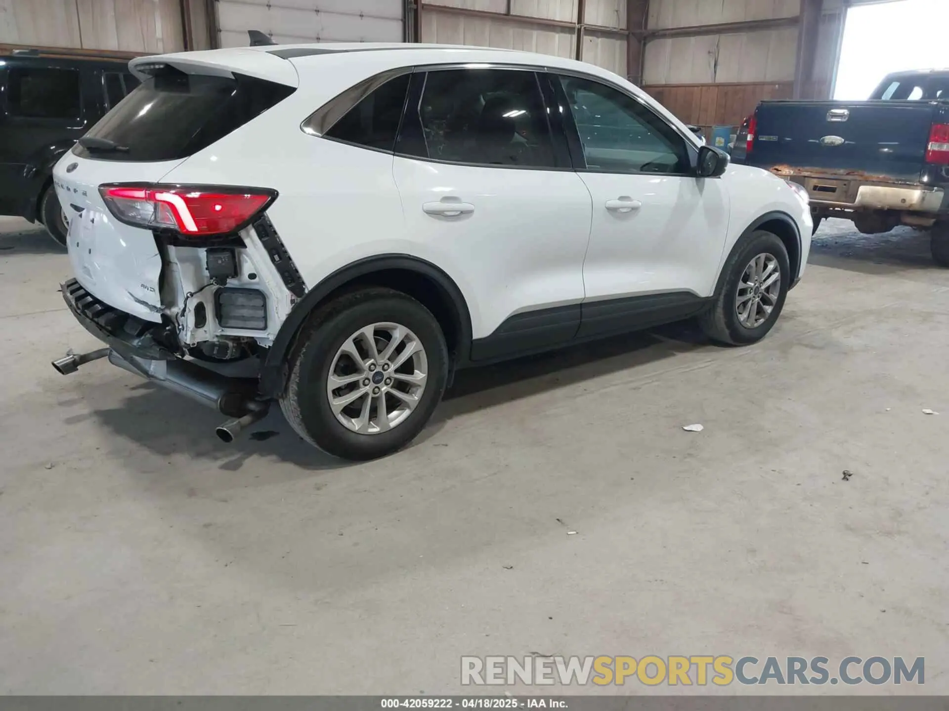 4 Photograph of a damaged car 1FMCU9G65NUB12899 FORD ESCAPE 2022