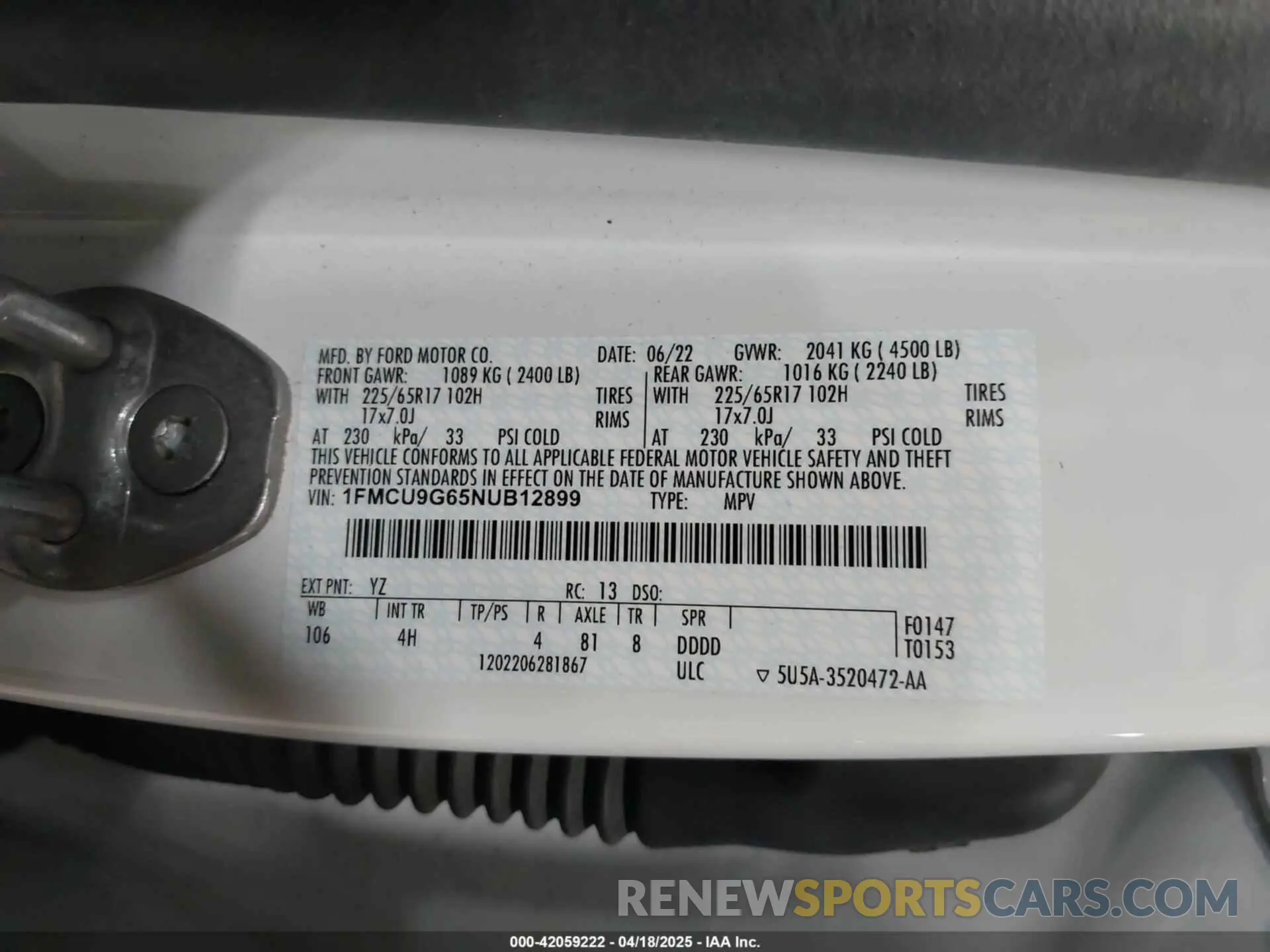 9 Photograph of a damaged car 1FMCU9G65NUB12899 FORD ESCAPE 2022