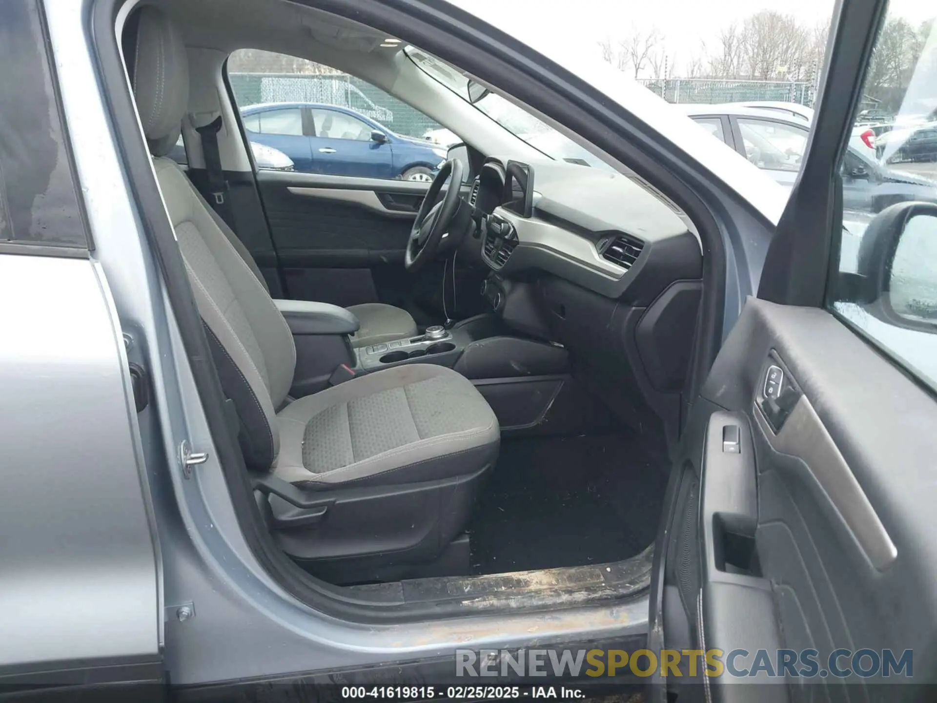 5 Photograph of a damaged car 1FMCU9G65NUB67689 FORD ESCAPE 2022