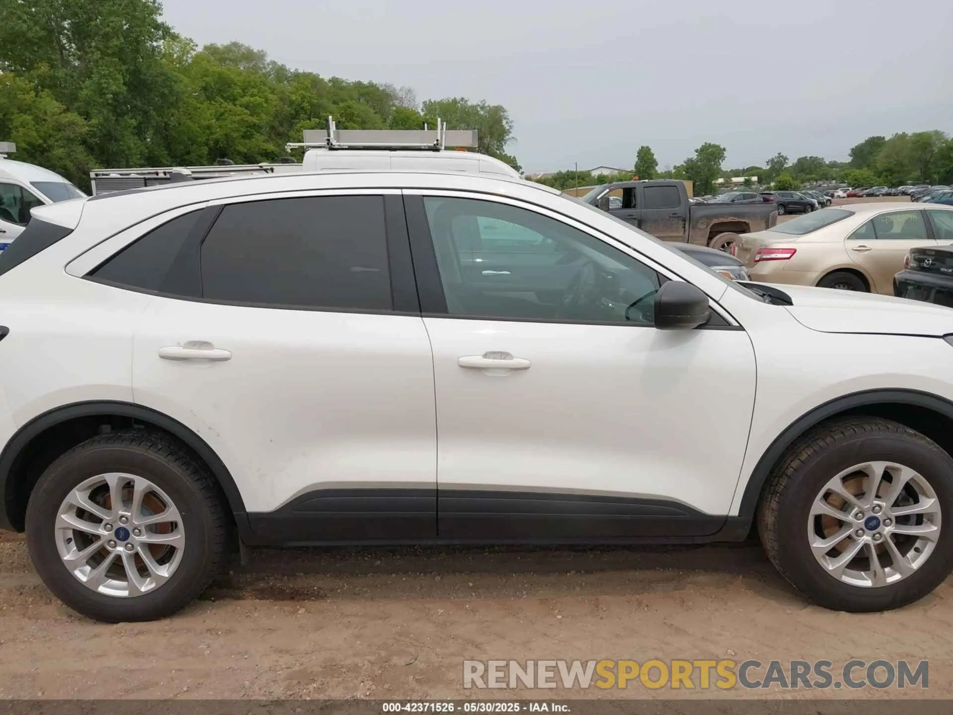 14 Photograph of a damaged car 1FMCU9G66NUA60537 FORD ESCAPE 2022