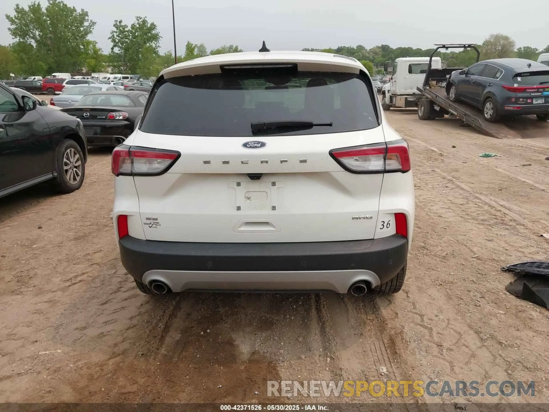 17 Photograph of a damaged car 1FMCU9G66NUA60537 FORD ESCAPE 2022