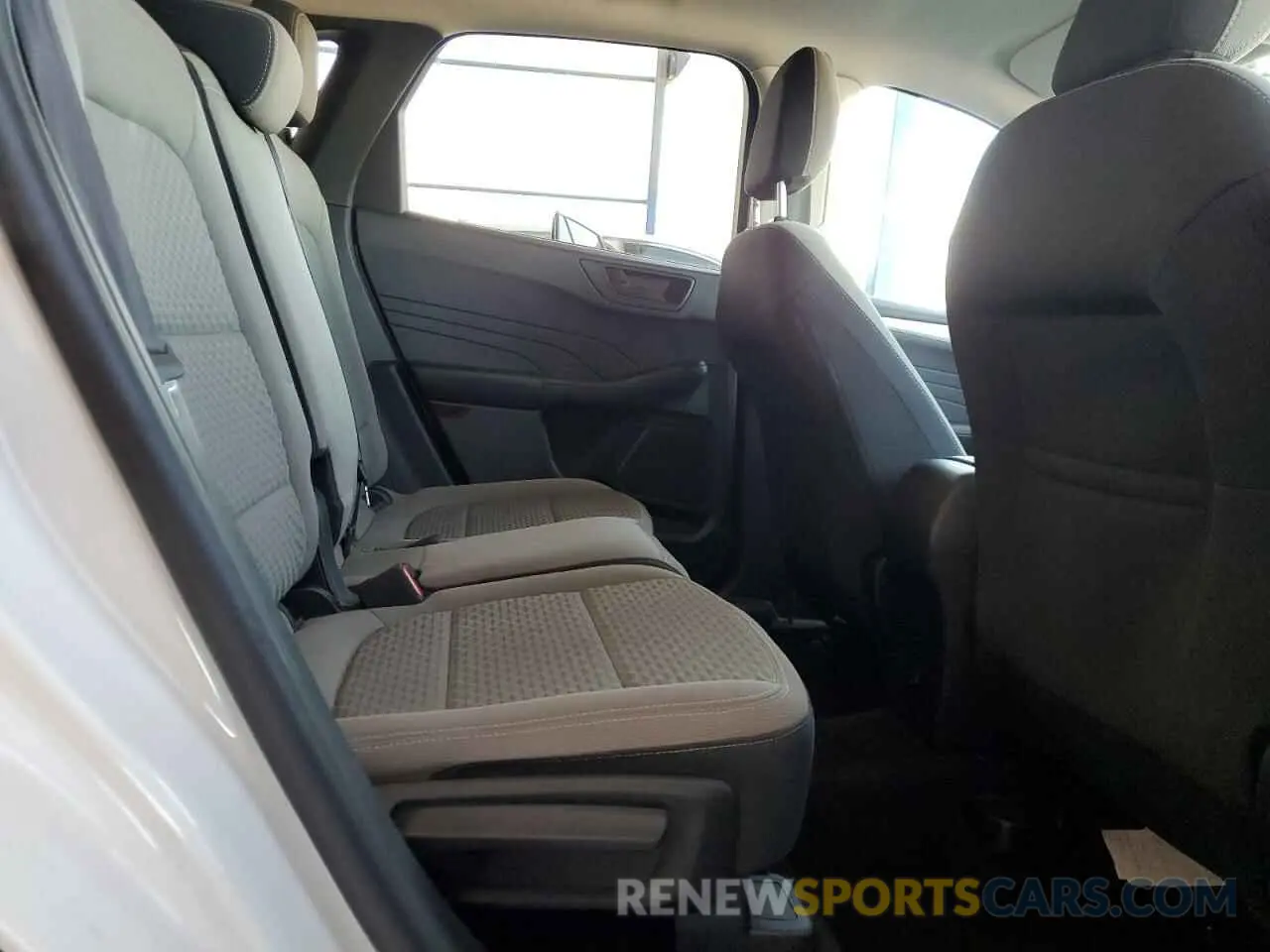 11 Photograph of a damaged car 1FMCU9G66NUA72798 FORD ESCAPE 2022