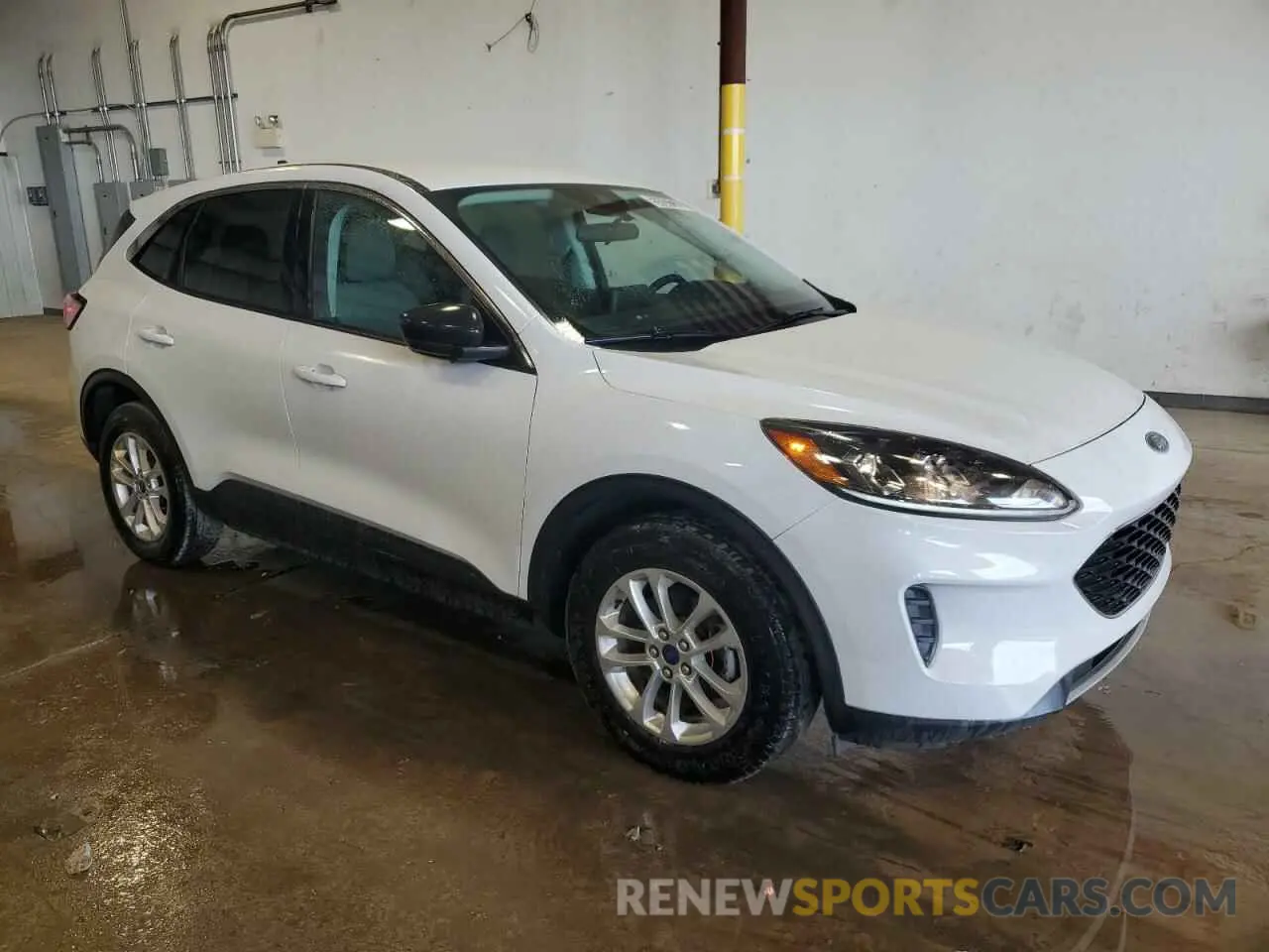 4 Photograph of a damaged car 1FMCU9G66NUB16086 FORD ESCAPE 2022