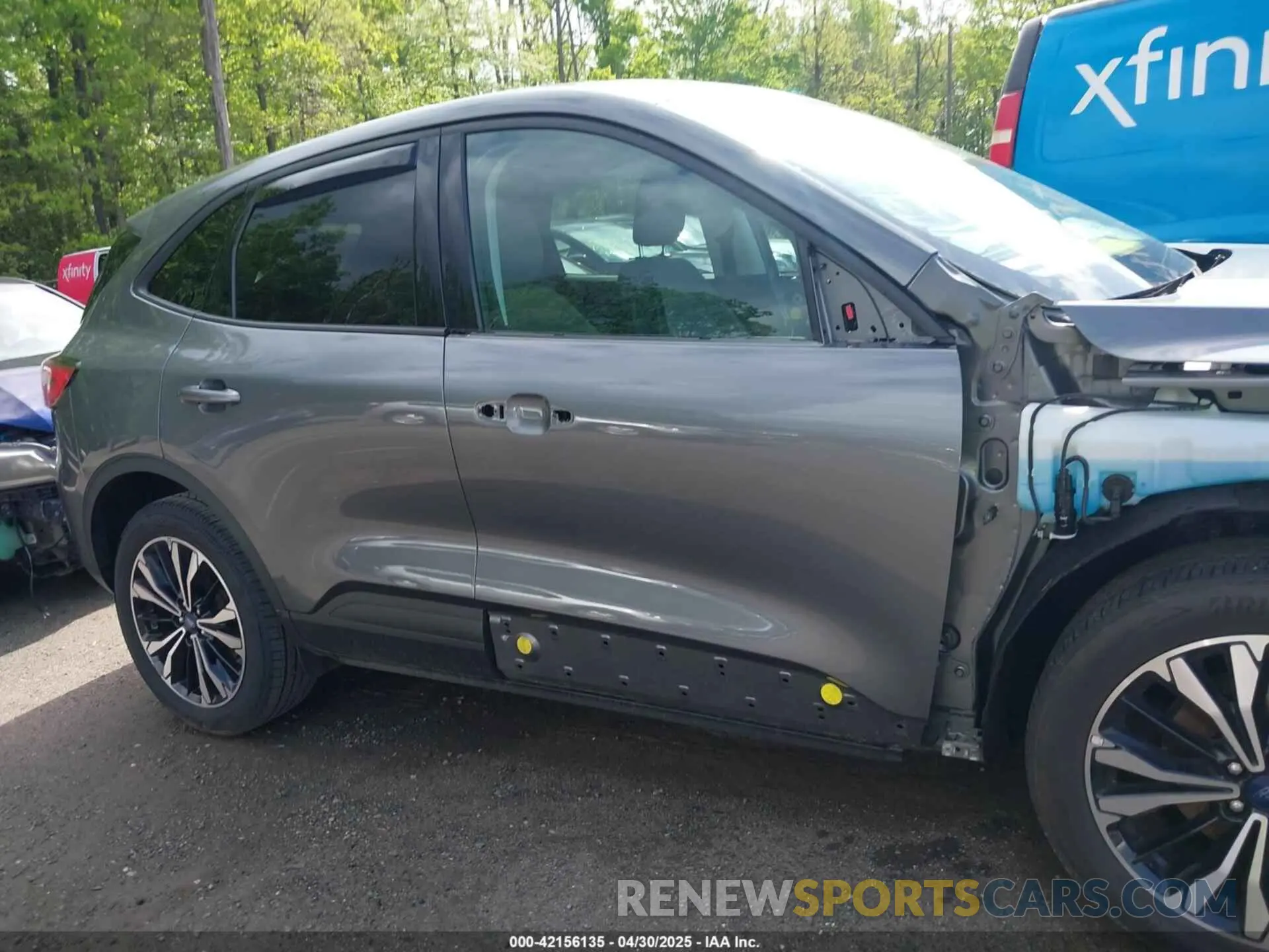 13 Photograph of a damaged car 1FMCU9G66NUB20350 FORD ESCAPE 2022