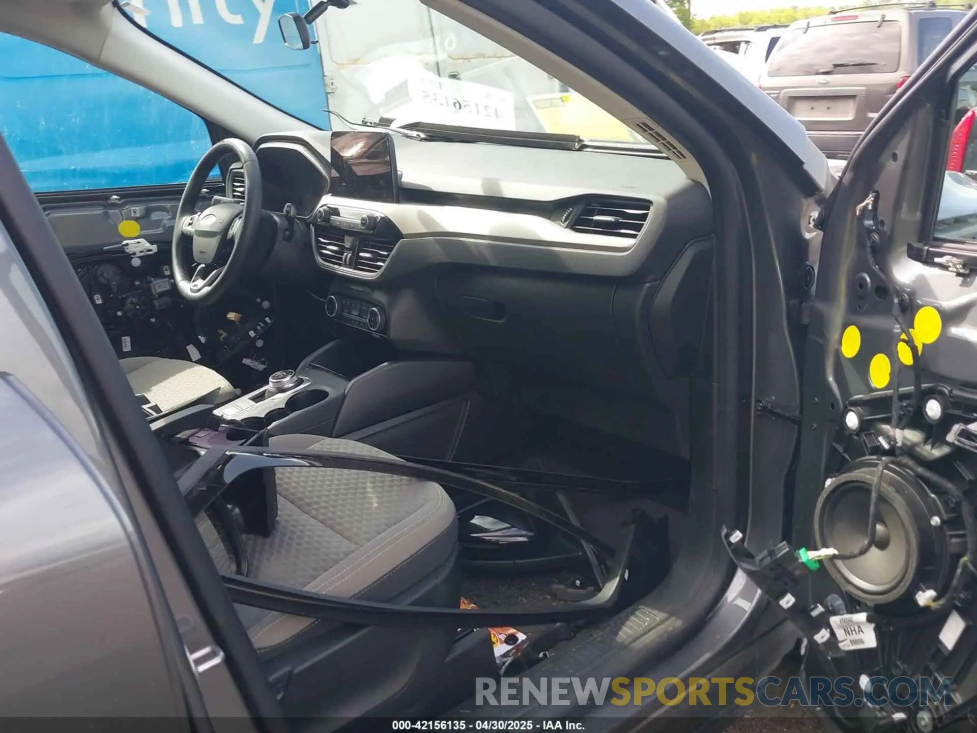 5 Photograph of a damaged car 1FMCU9G66NUB20350 FORD ESCAPE 2022