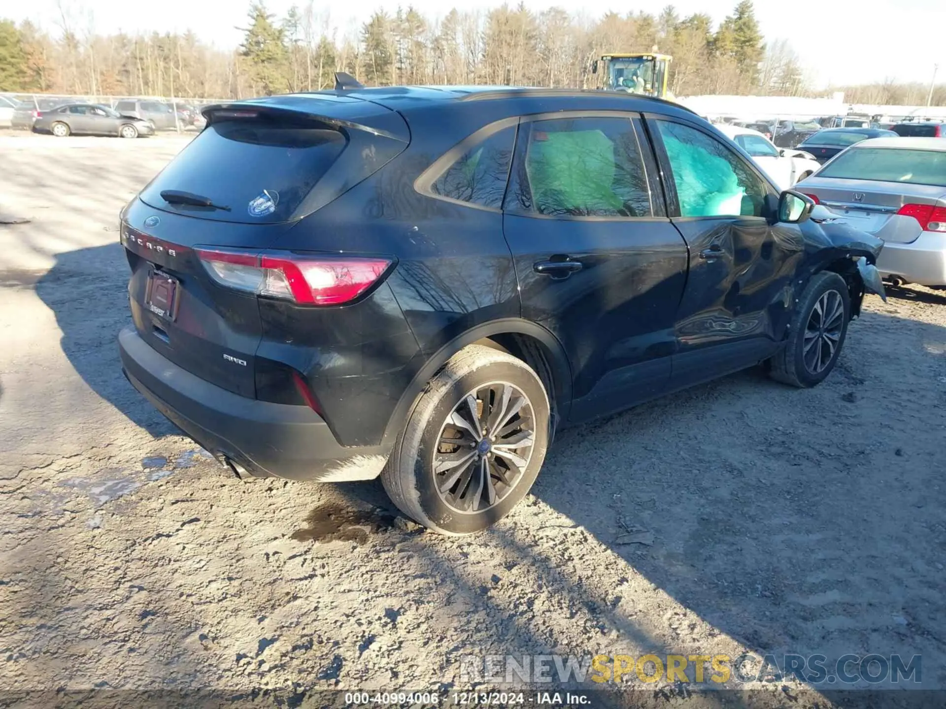 4 Photograph of a damaged car 1FMCU9G66NUB95548 FORD ESCAPE 2022